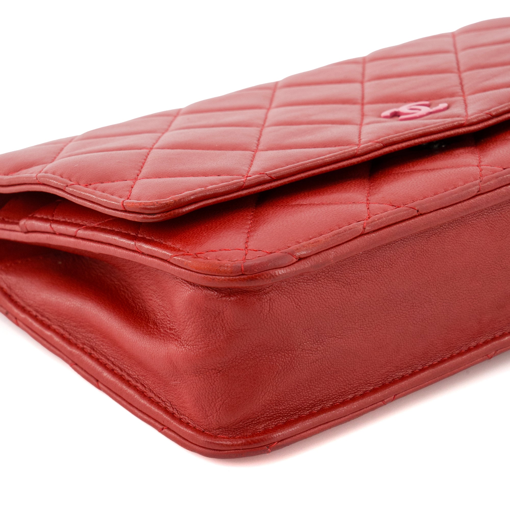 CHANEL - Sac à bandoulière Wallet on Chain Chanel en cuir lisse rouge