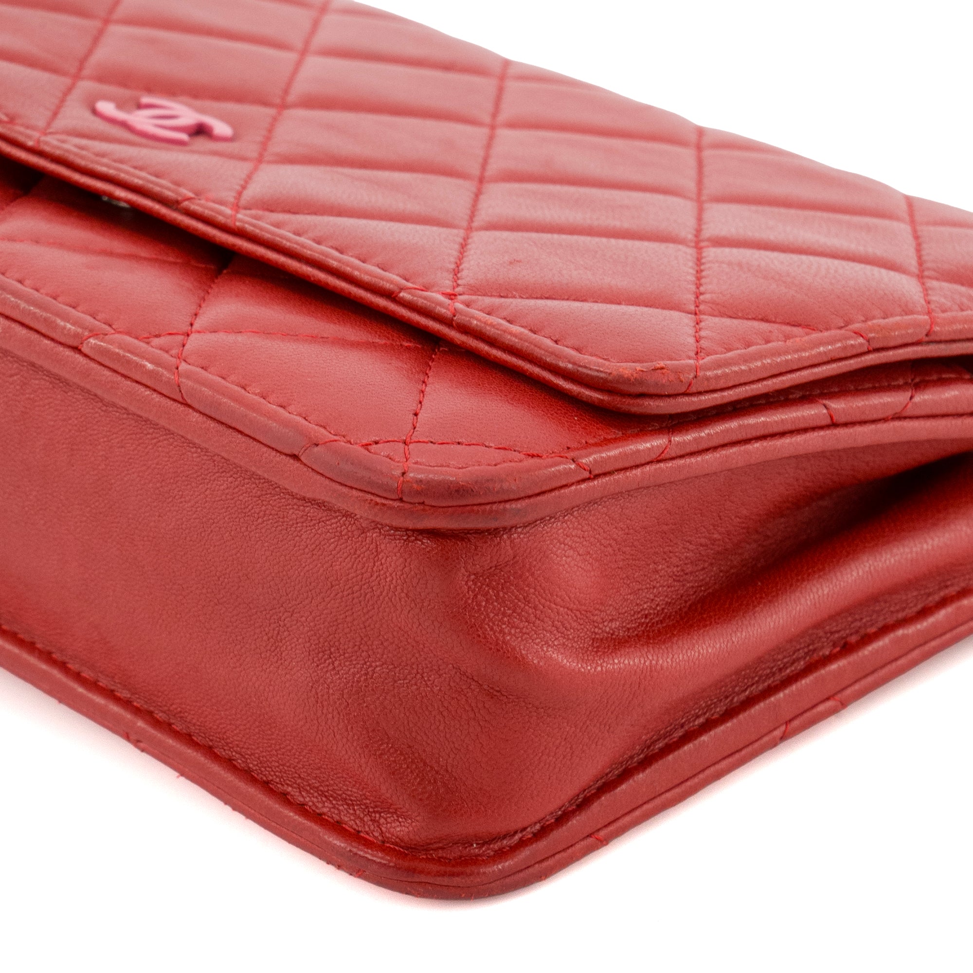 CHANEL - Sac à bandoulière Wallet on Chain Chanel en cuir lisse rouge