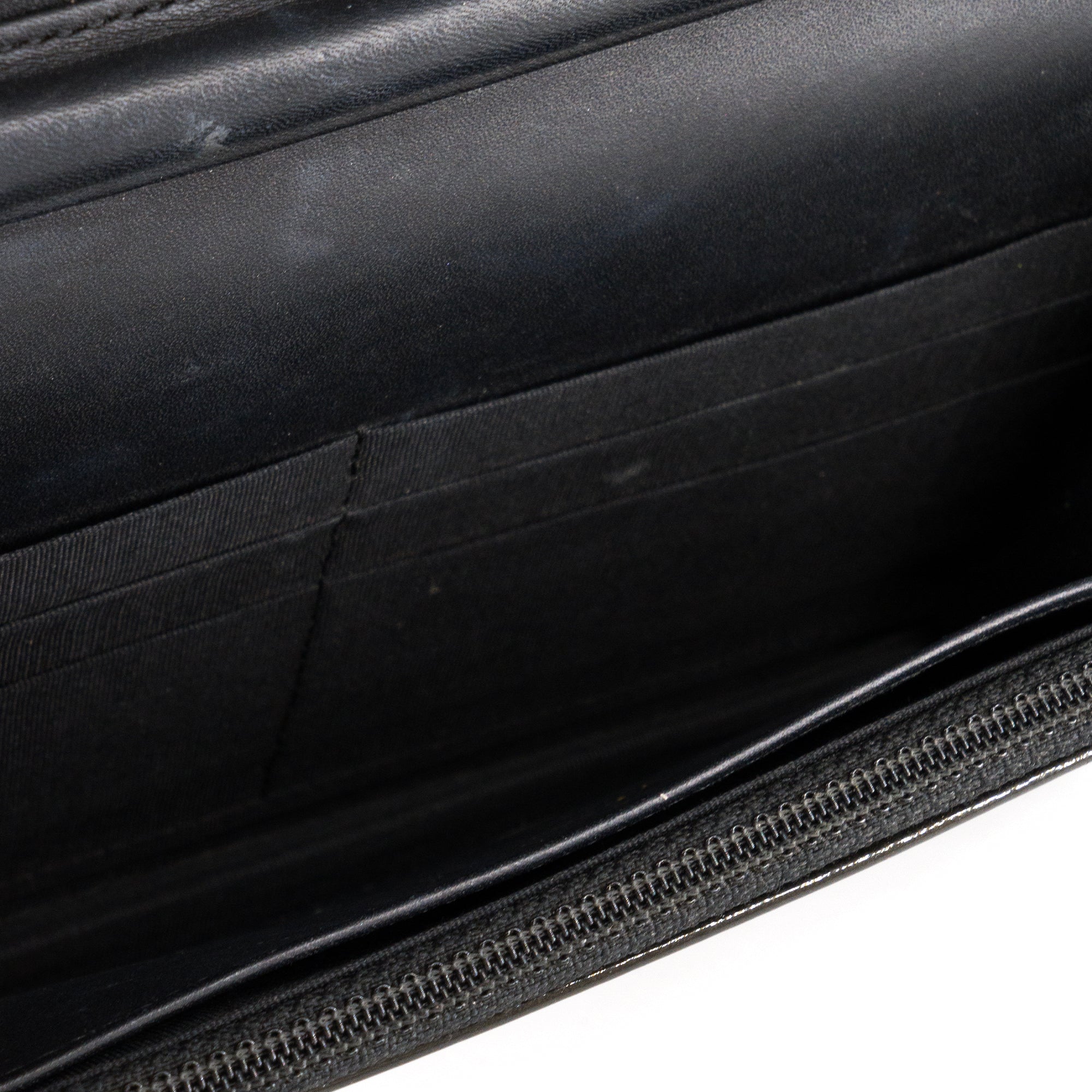 CHANEL - Sac à bandoulière Wallet On Chain Chanel en cuir noir verni