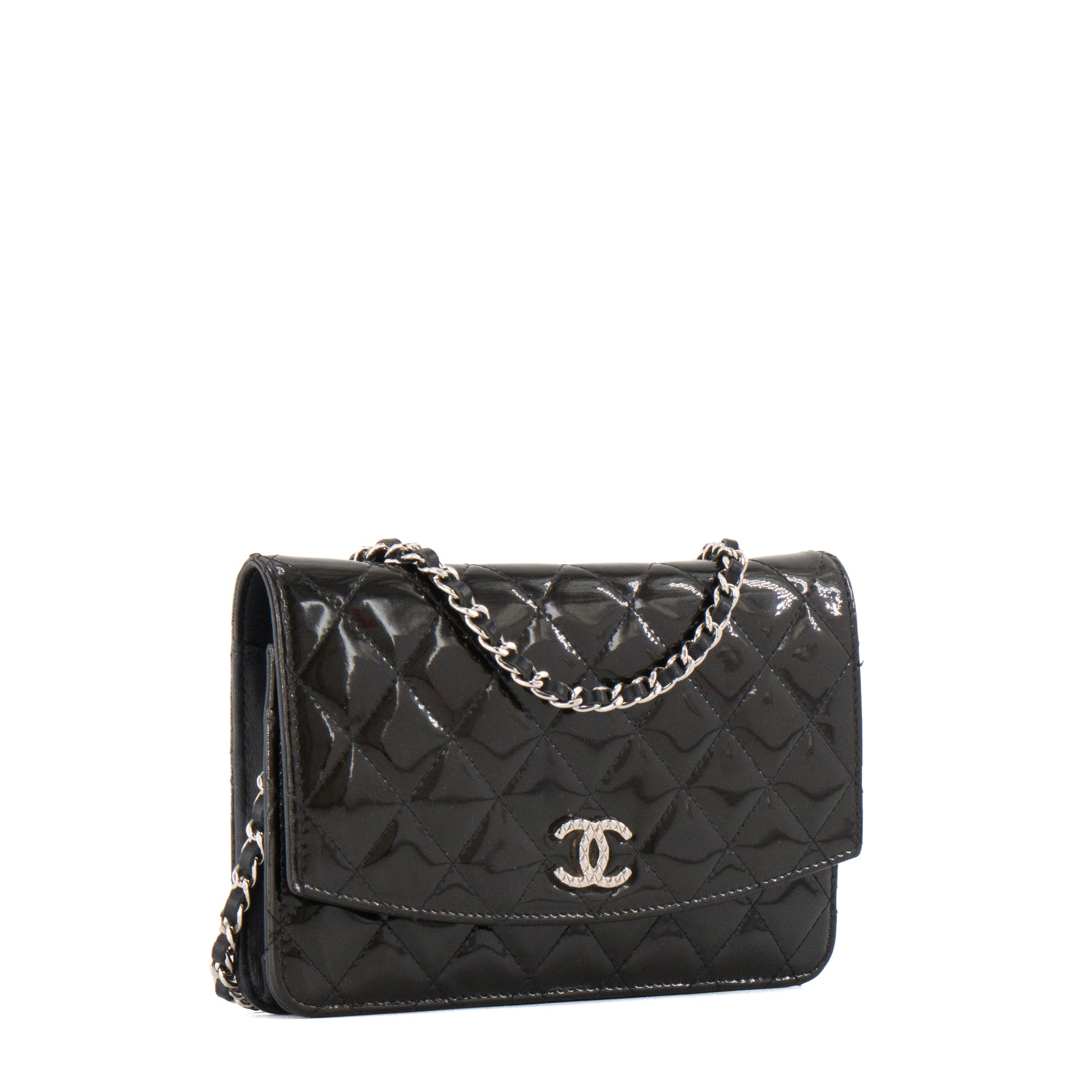 CHANEL - Sac à bandoulière Wallet On Chain Chanel en cuir noir verni