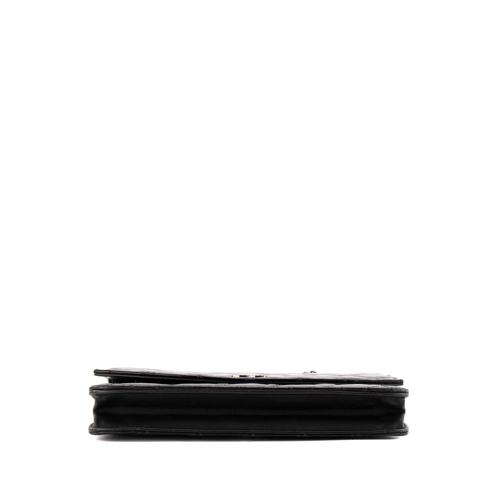 CHANEL - Sac à bandoulière Wallet On Chain Chanel en cuir noir verni