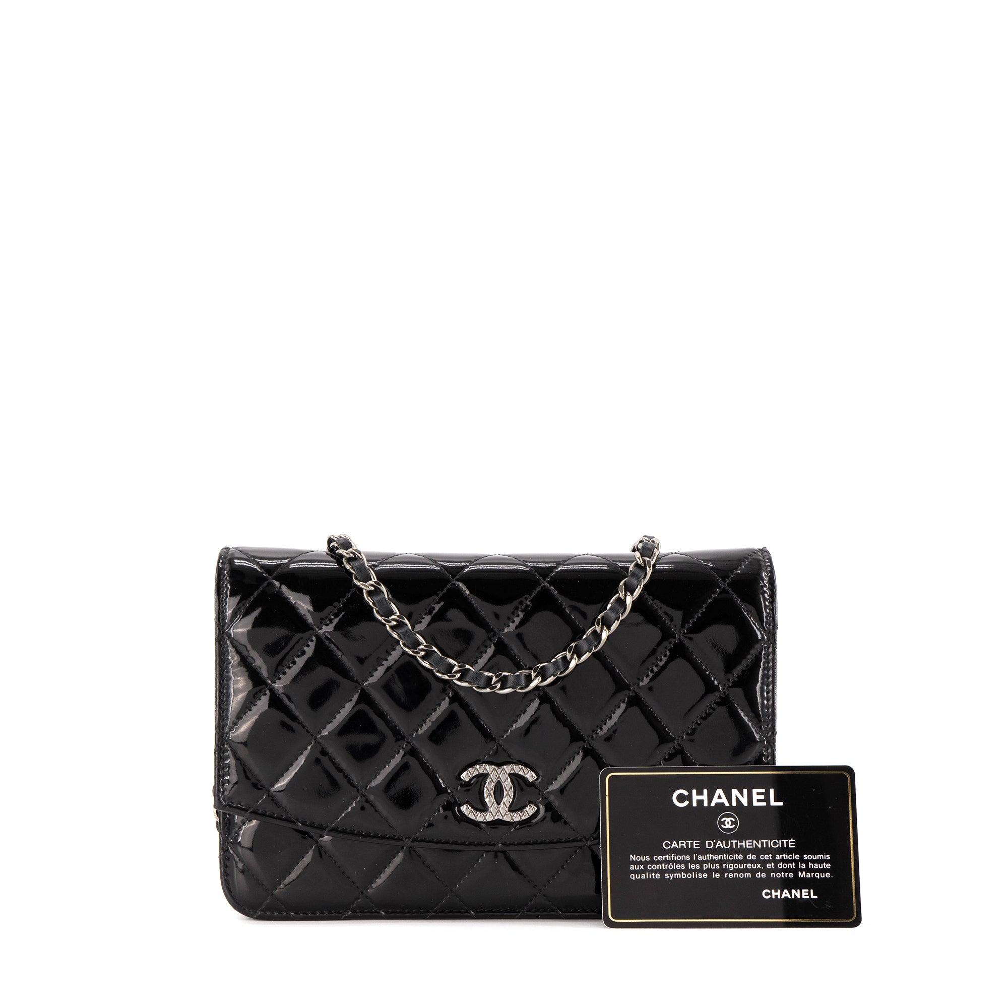 CHANEL - Sac à bandoulière Wallet On Chain Chanel en cuir noir verni