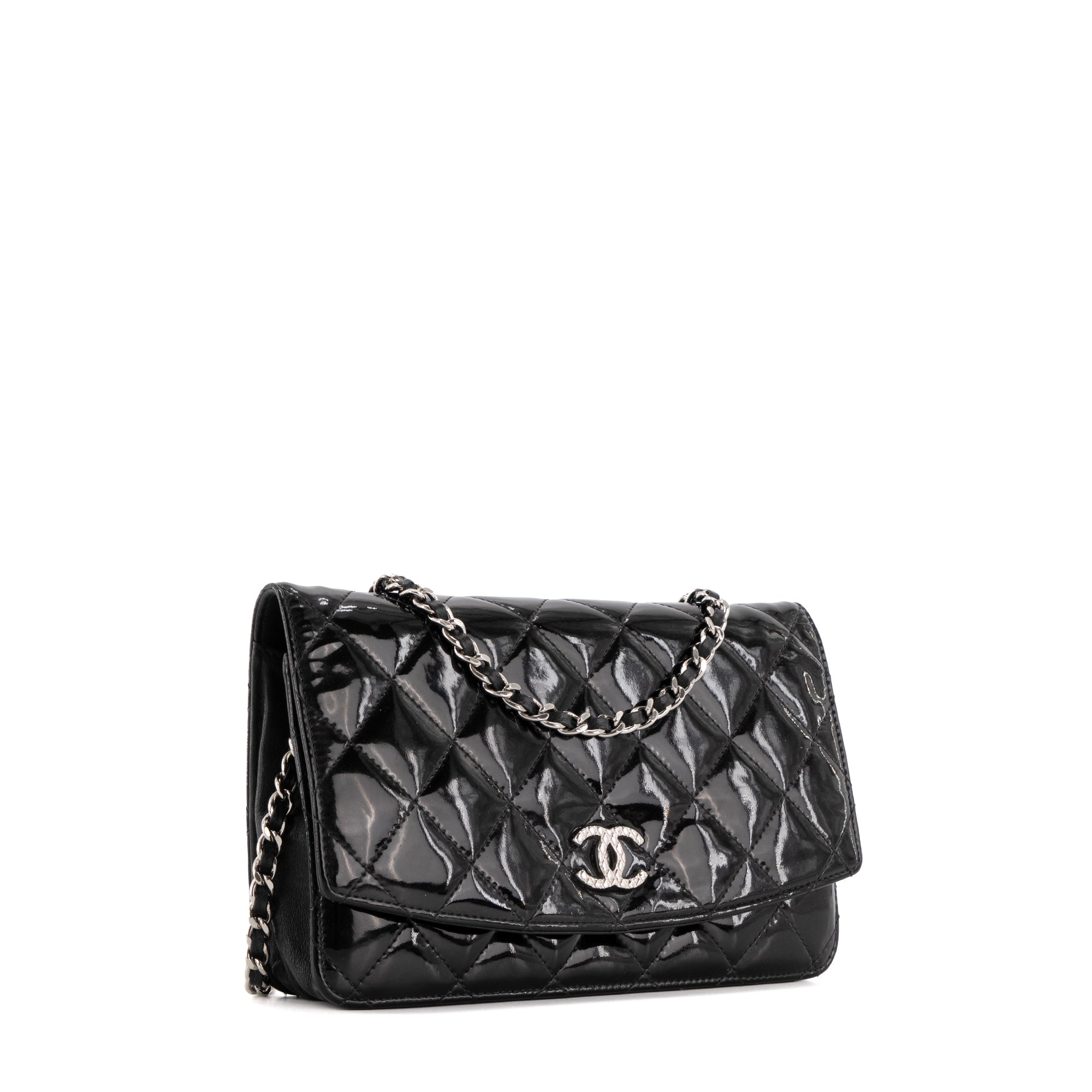 CHANEL - Sac à bandoulière Wallet On Chain Chanel en cuir noir verni