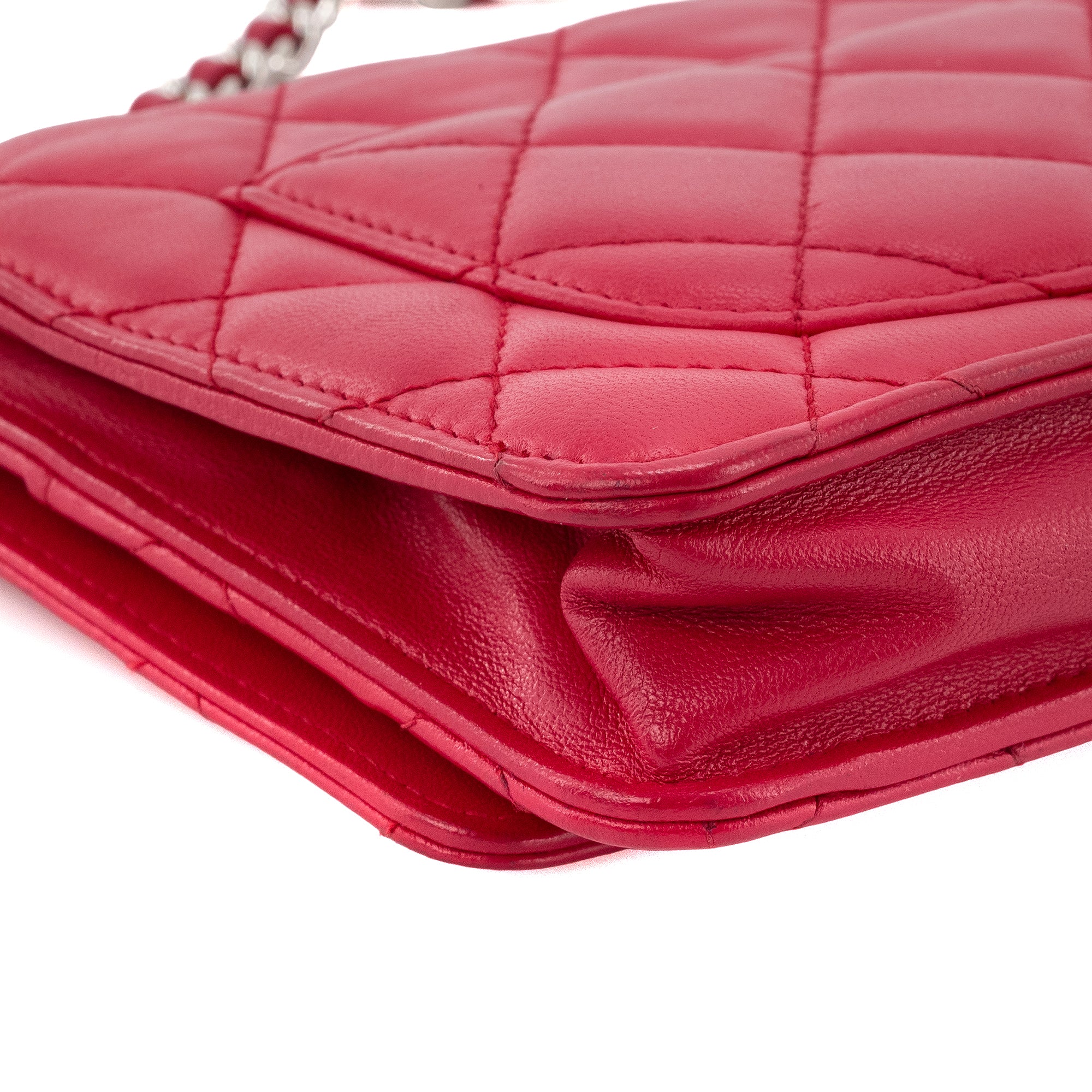 CHANEL - Sac à bandoulière Wallet on Chain Chanel en cuir rose édition limitée