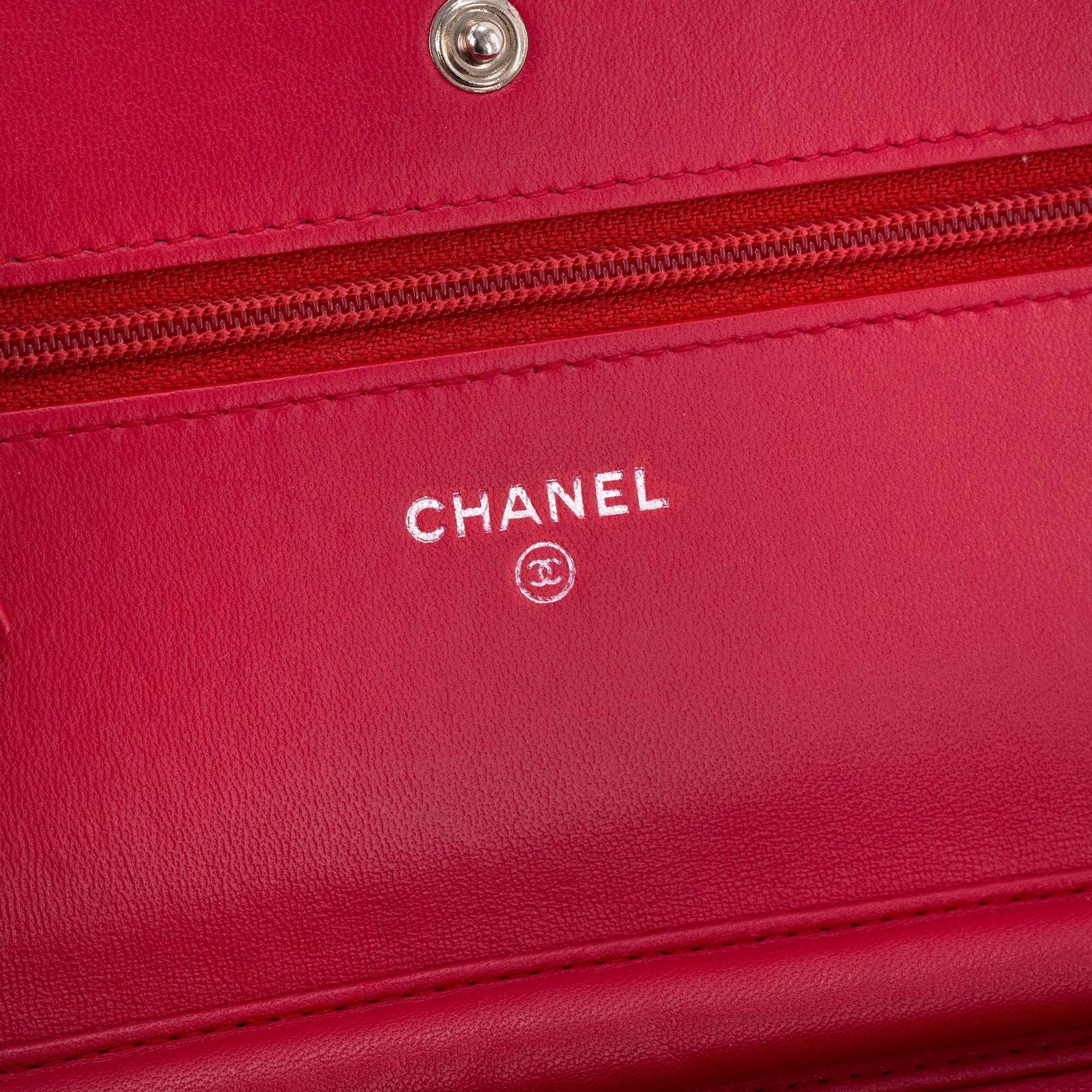 CHANEL - Sac à bandoulière Wallet on Chain Chanel en cuir rose édition limitée