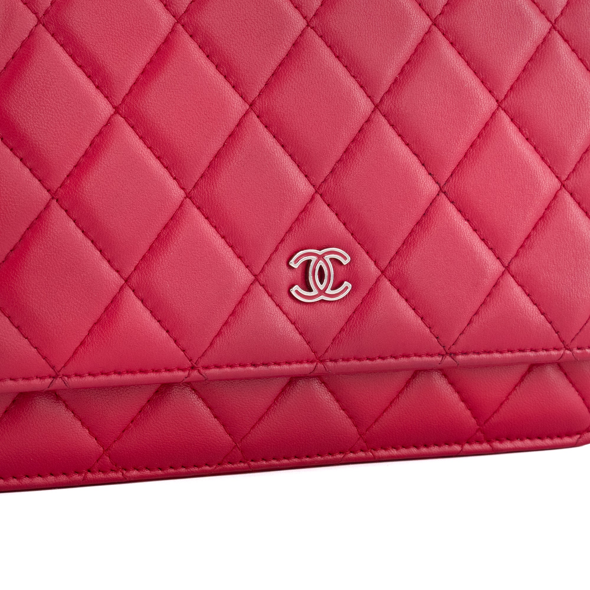 CHANEL - Sac à bandoulière Wallet on Chain Chanel en cuir rose édition limitée