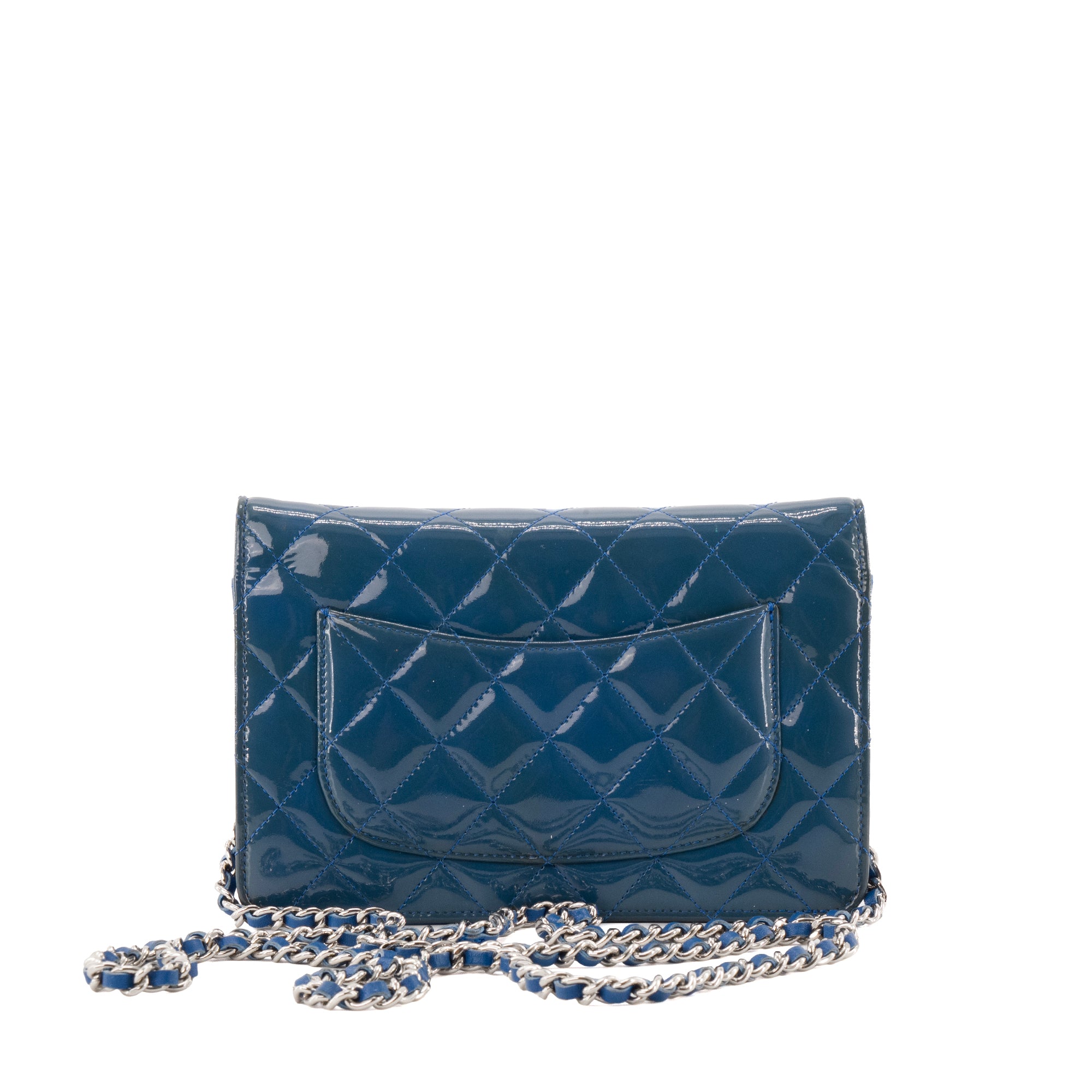 CHANEL - Sac à bandoulière Wallet on Chain Chanel en cuir verni bleu