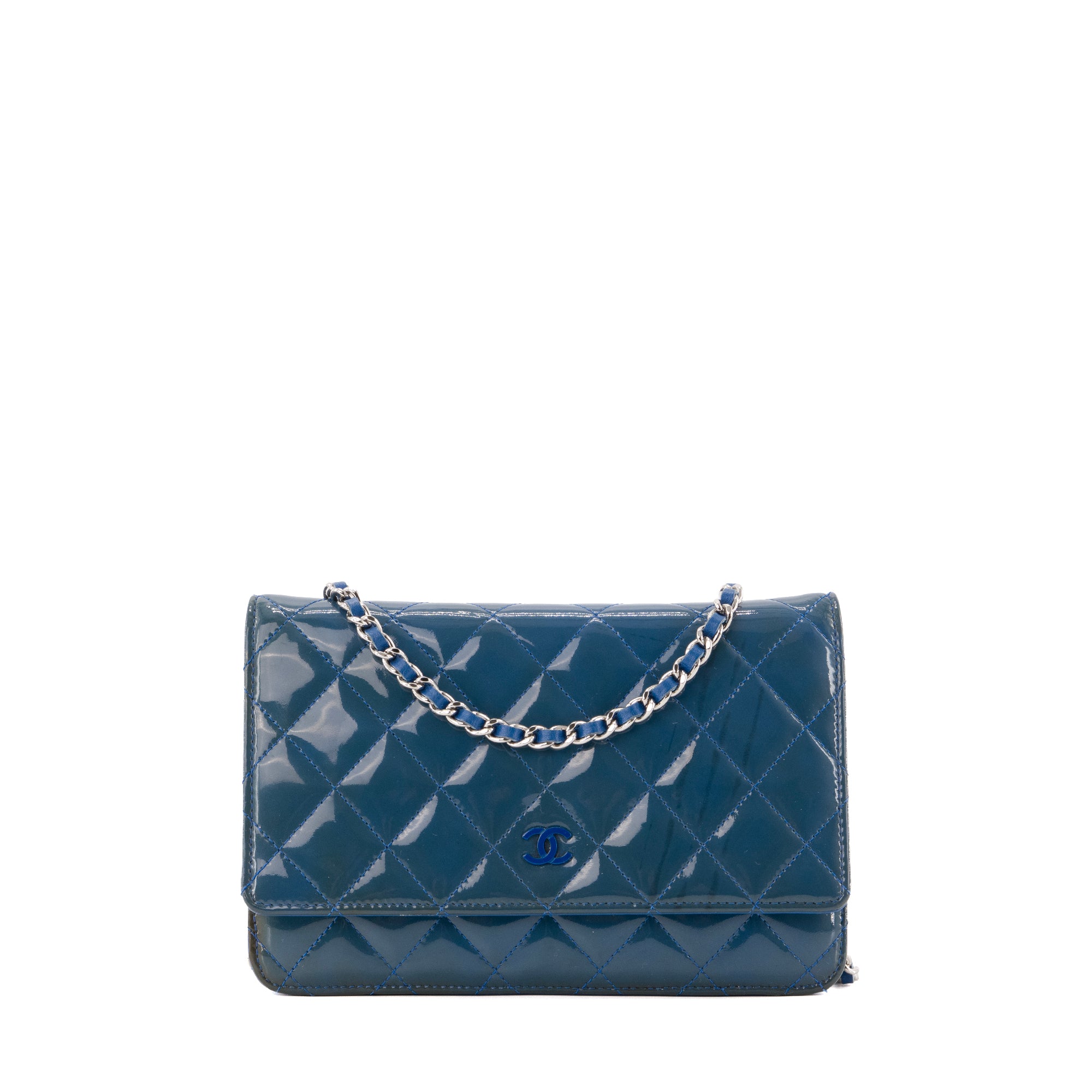 CHANEL - Sac à bandoulière Wallet on Chain Chanel en cuir verni bleu