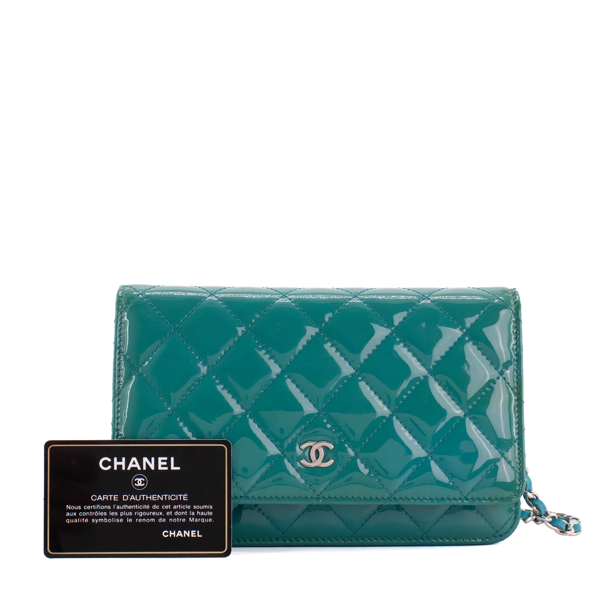 CHANEL - Sac à bandoulière Wallet On Chain Chanel en cuir verni bleu turquoise