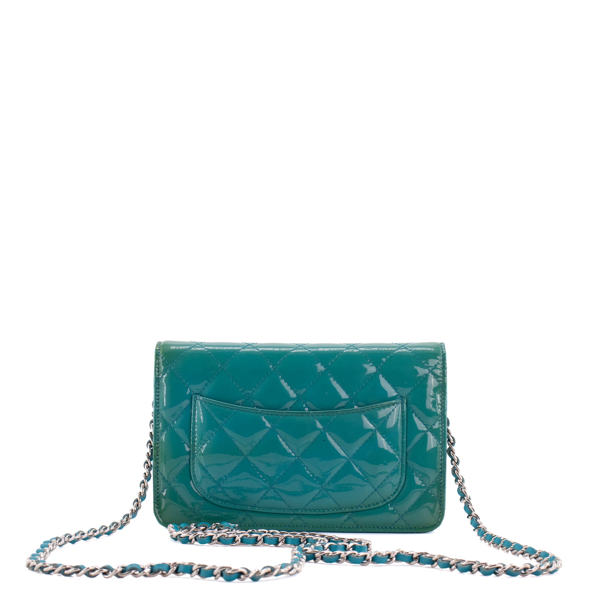 CHANEL - Sac à bandoulière Wallet On Chain Chanel en cuir verni bleu turquoise
