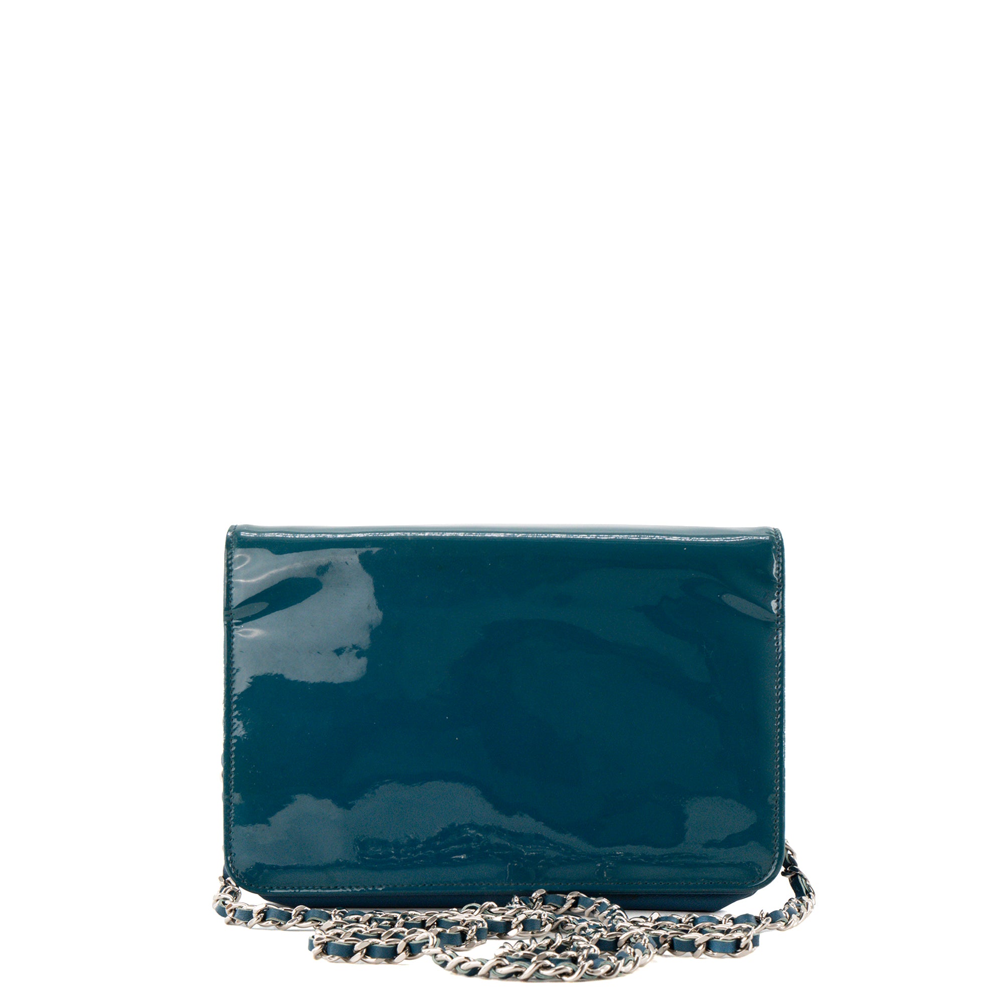 CHANEL - Sac à bandoulière Wallet On Chain Chanel en cuir verni bleu