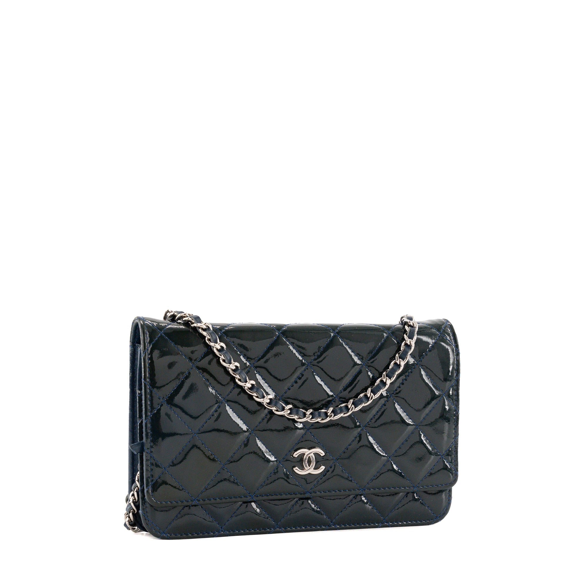CHANEL - Sac à bandoulière Wallet On Chain Chanel en cuir verni bleu