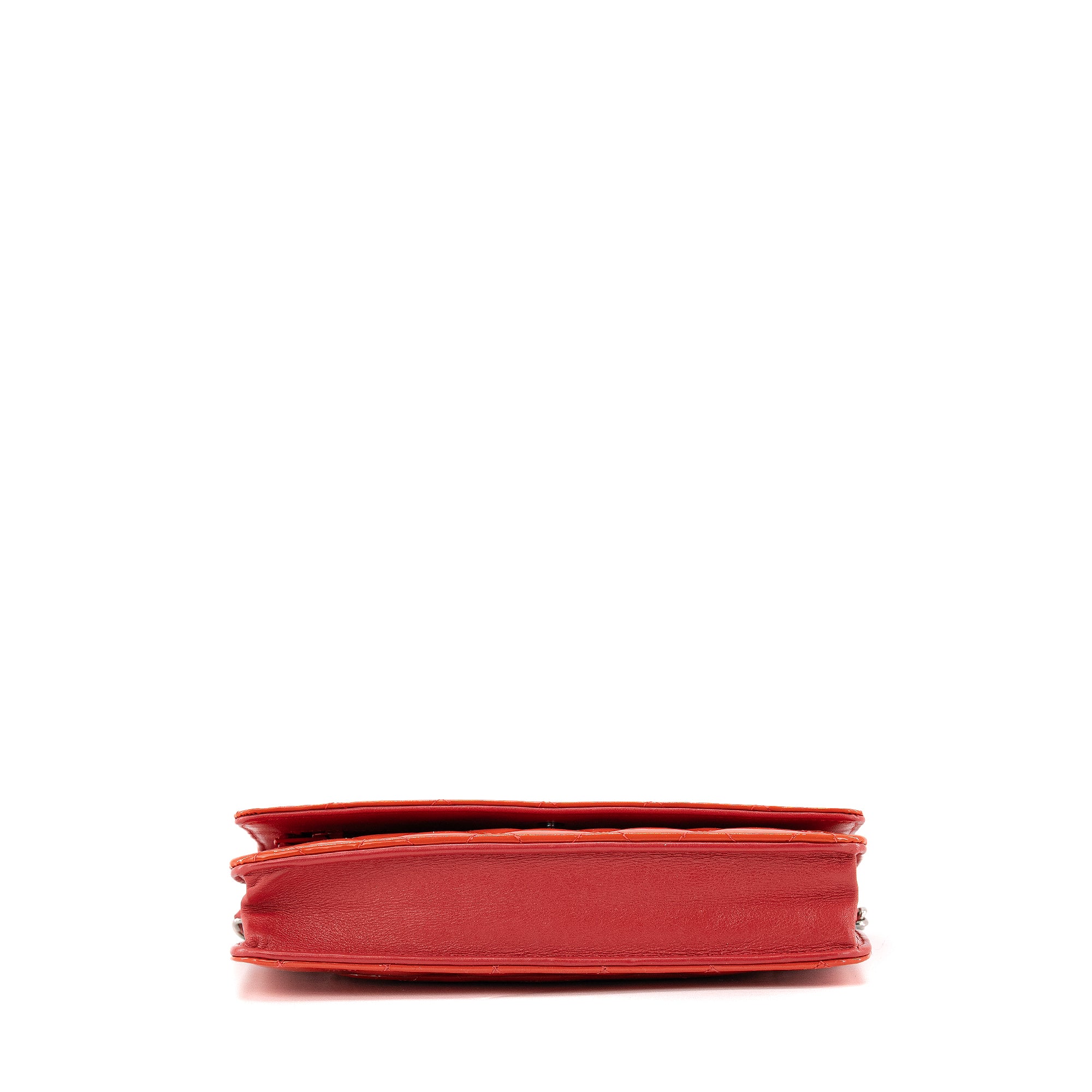 CHANEL - Sac à bandoulière Wallet on Chain Chanel en cuir verni corail