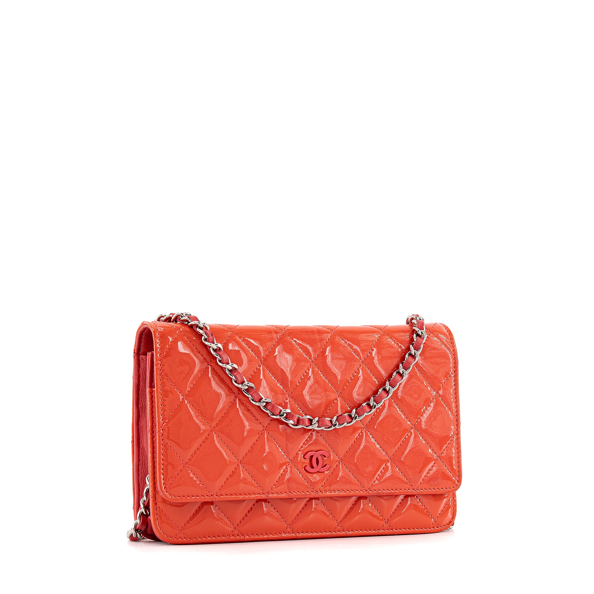 CHANEL - Sac à bandoulière Wallet on Chain Chanel en cuir verni corail