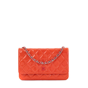 CHANEL - Sac à bandoulière Wallet on Chain Chanel en cuir verni corail