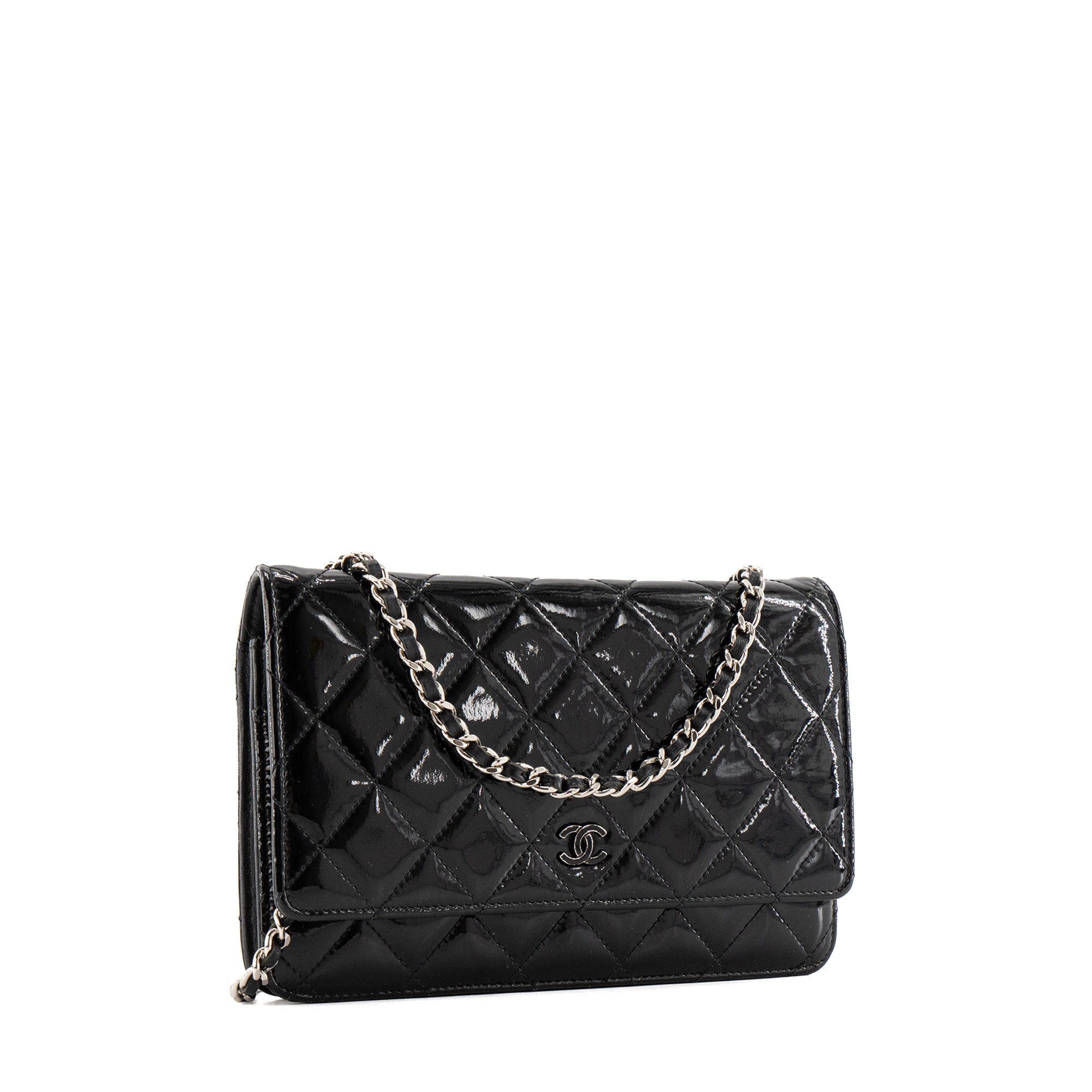 CHANEL - Sac à bandoulière Wallet On Chain Chanel en cuir verni noir