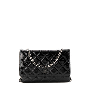 CHANEL - Sac à bandoulière Wallet On Chain Chanel en cuir verni noir