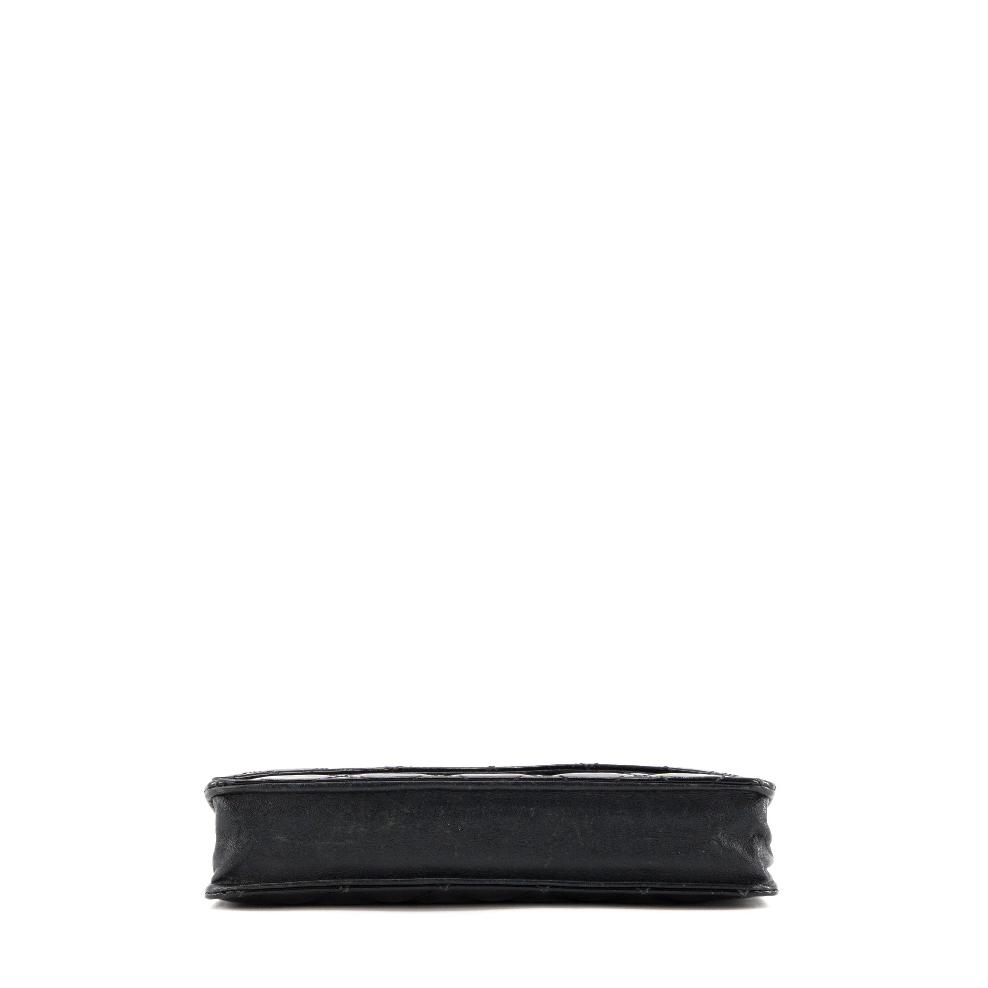 CHANEL - Sac à bandoulière Wallet On Chain Classique/Timeless Chanel en cuir verni noir