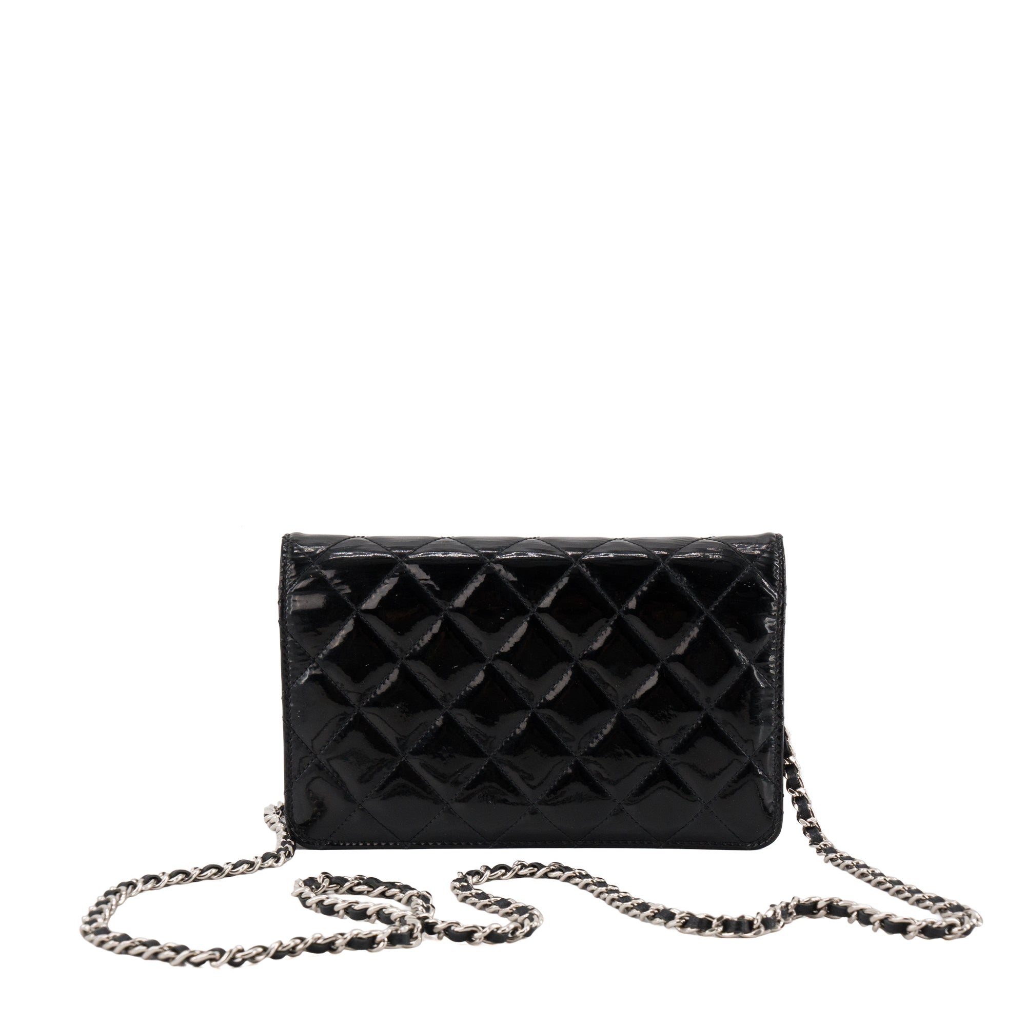 CHANEL - Sac à bandoulière Wallet On Chain Classique/Timeless Chanel en cuir verni noir