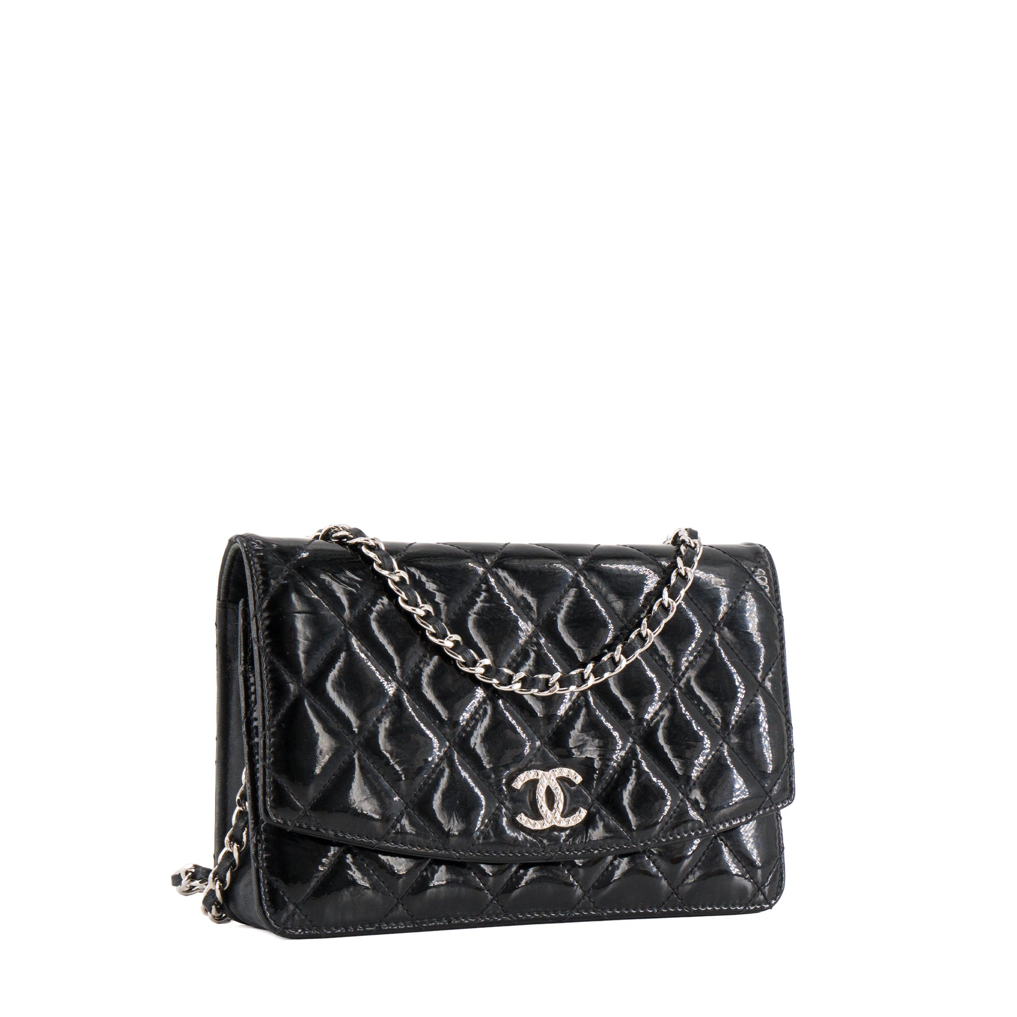 CHANEL - Sac à bandoulière Wallet On Chain Classique/Timeless Chanel en cuir verni noir