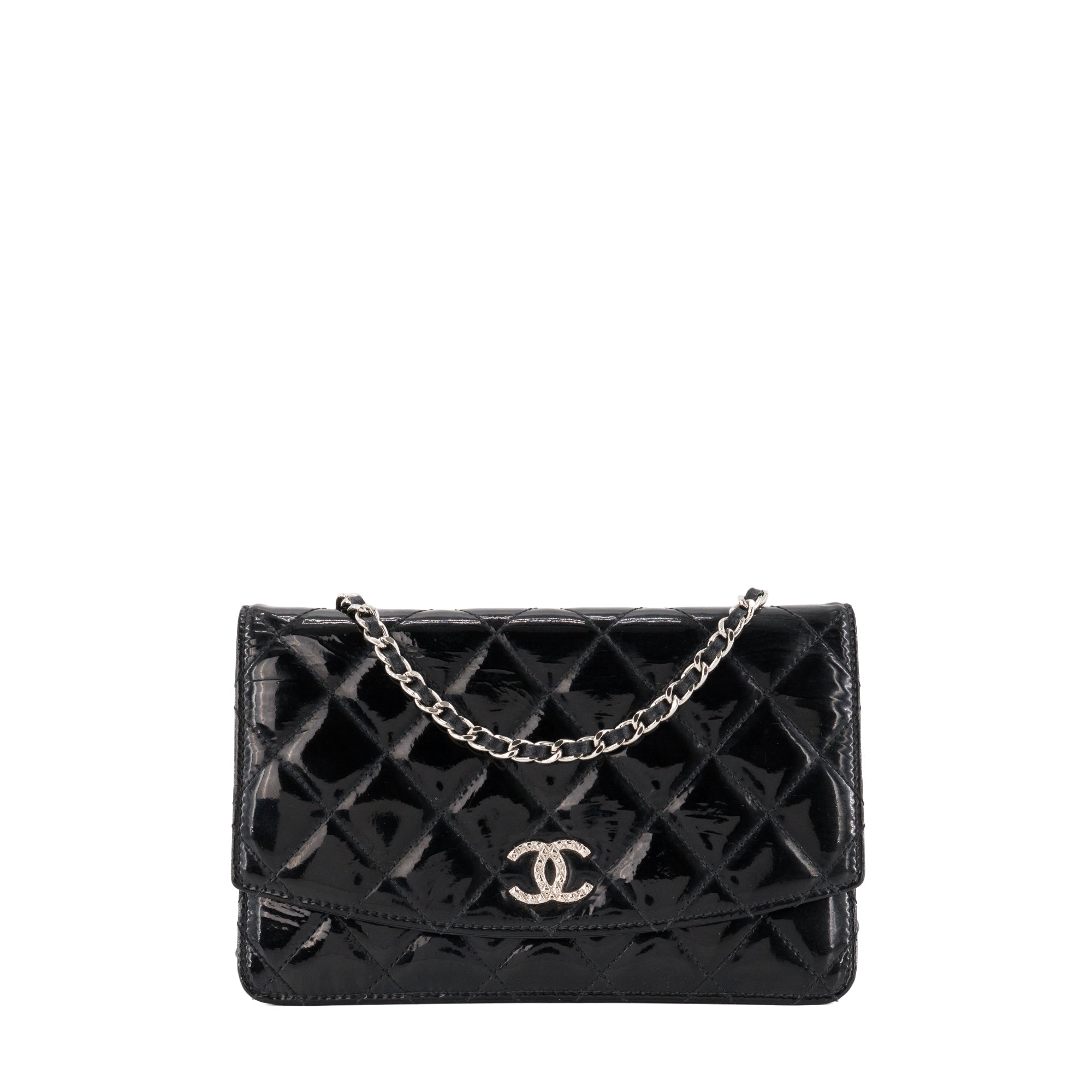 CHANEL - Sac à bandoulière Wallet On Chain Classique/Timeless Chanel en cuir verni noir