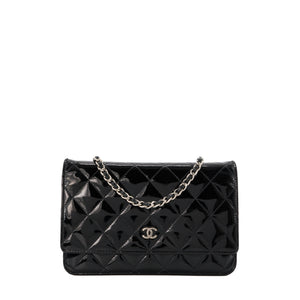 CHANEL - Sac à bandoulière Wallet On Chain Chanel en cuir verni noir