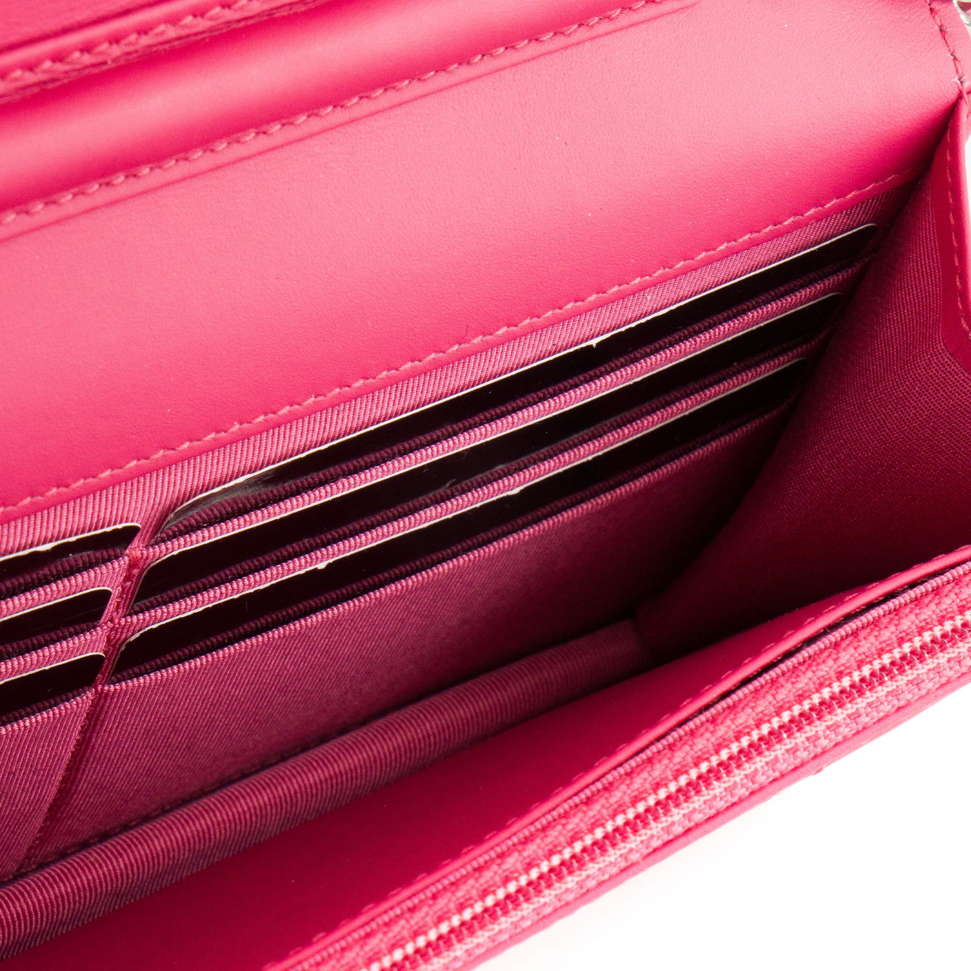 CHANEL - Sac à bandoulière Wallet On Chain Chanel en cuir verni rose