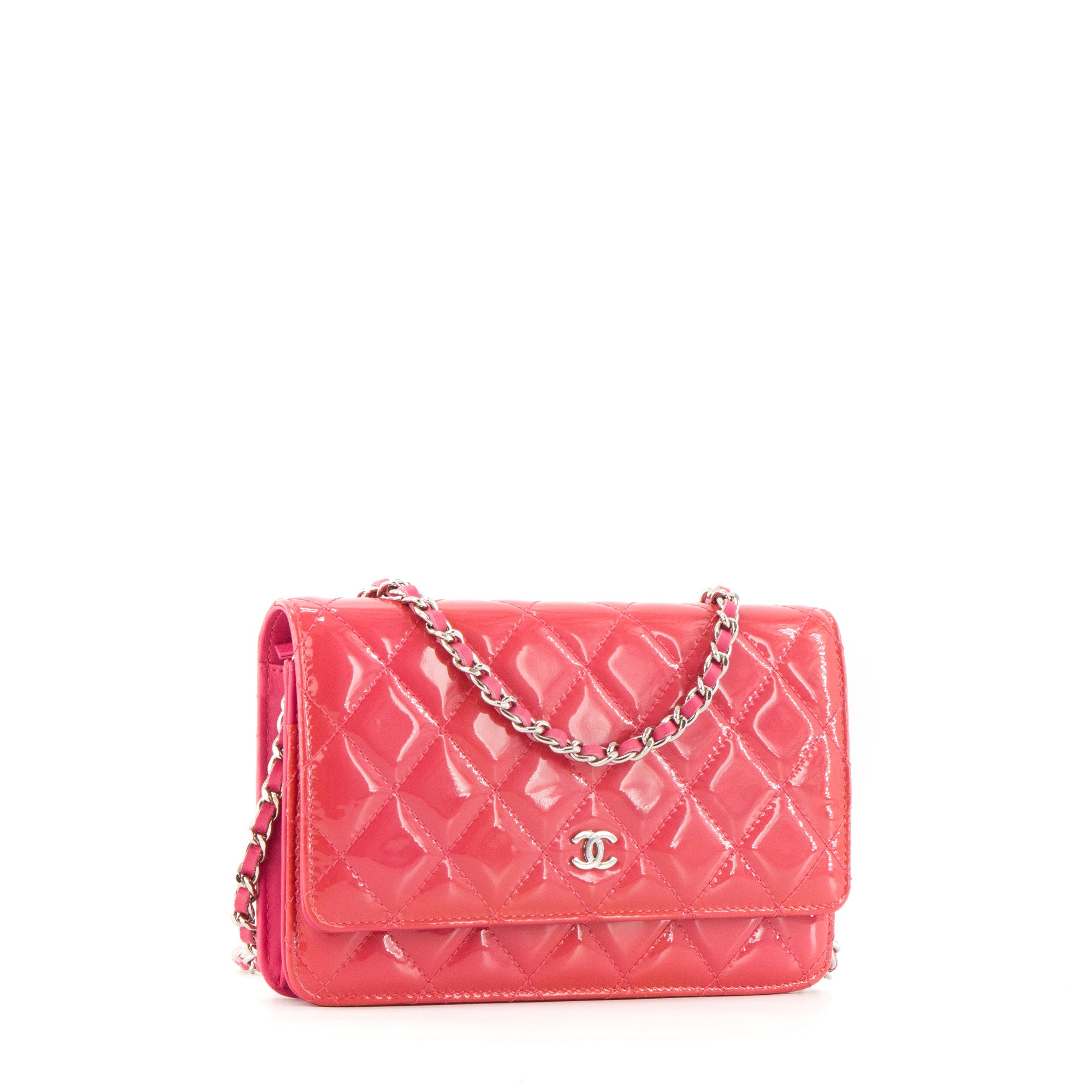 CHANEL - Sac à bandoulière Wallet On Chain Chanel en cuir verni rose