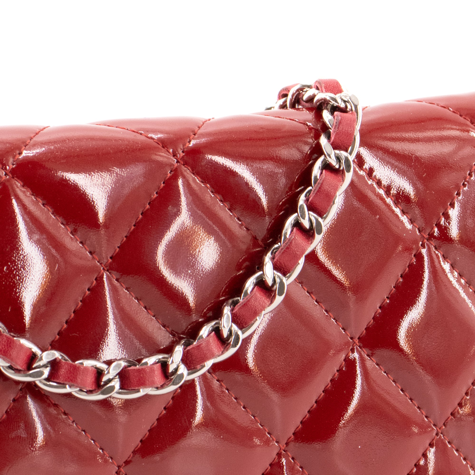 CHANEL - Sac à bandoulière Wallet On Chain Classique/Timeless Chanel en cuir verni bordeaux