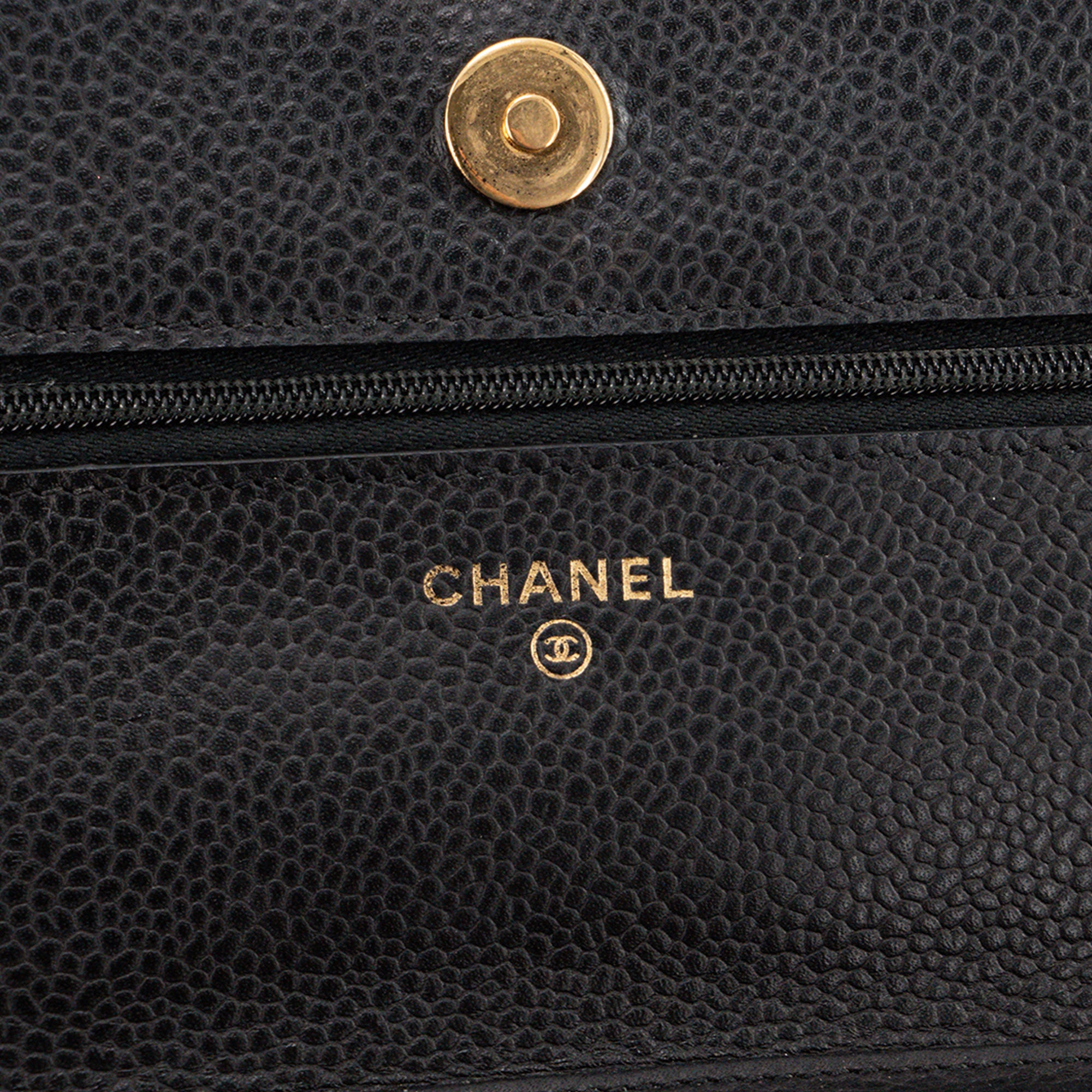 CHANEL - Sac à bandoulière Wallet On Chain Classique/Timeless Chanel en cuir caviar noir