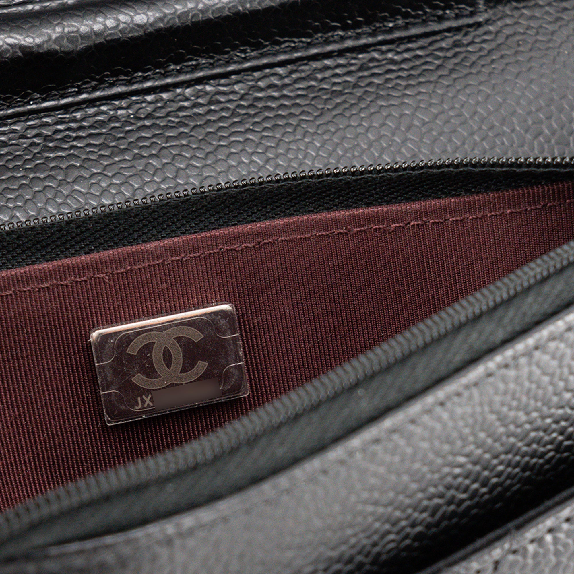 CHANEL - Sac à bandoulière Wallet On Chain Classique/Timeless Chanel en cuir caviar noir