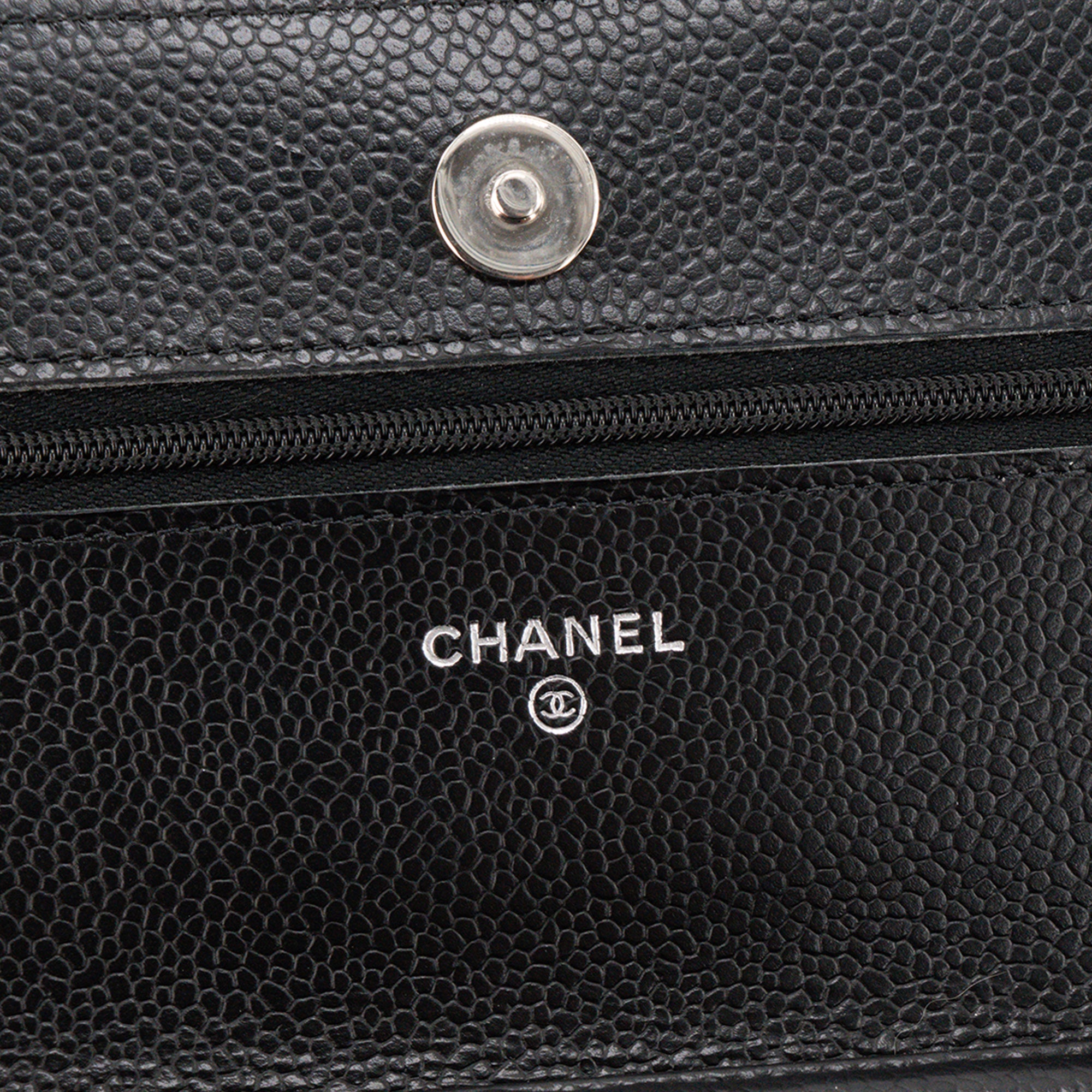 CHANEL - Sac à bandoulière Wallet On Chain Classique/Timeless Chanel en cuir caviar noir