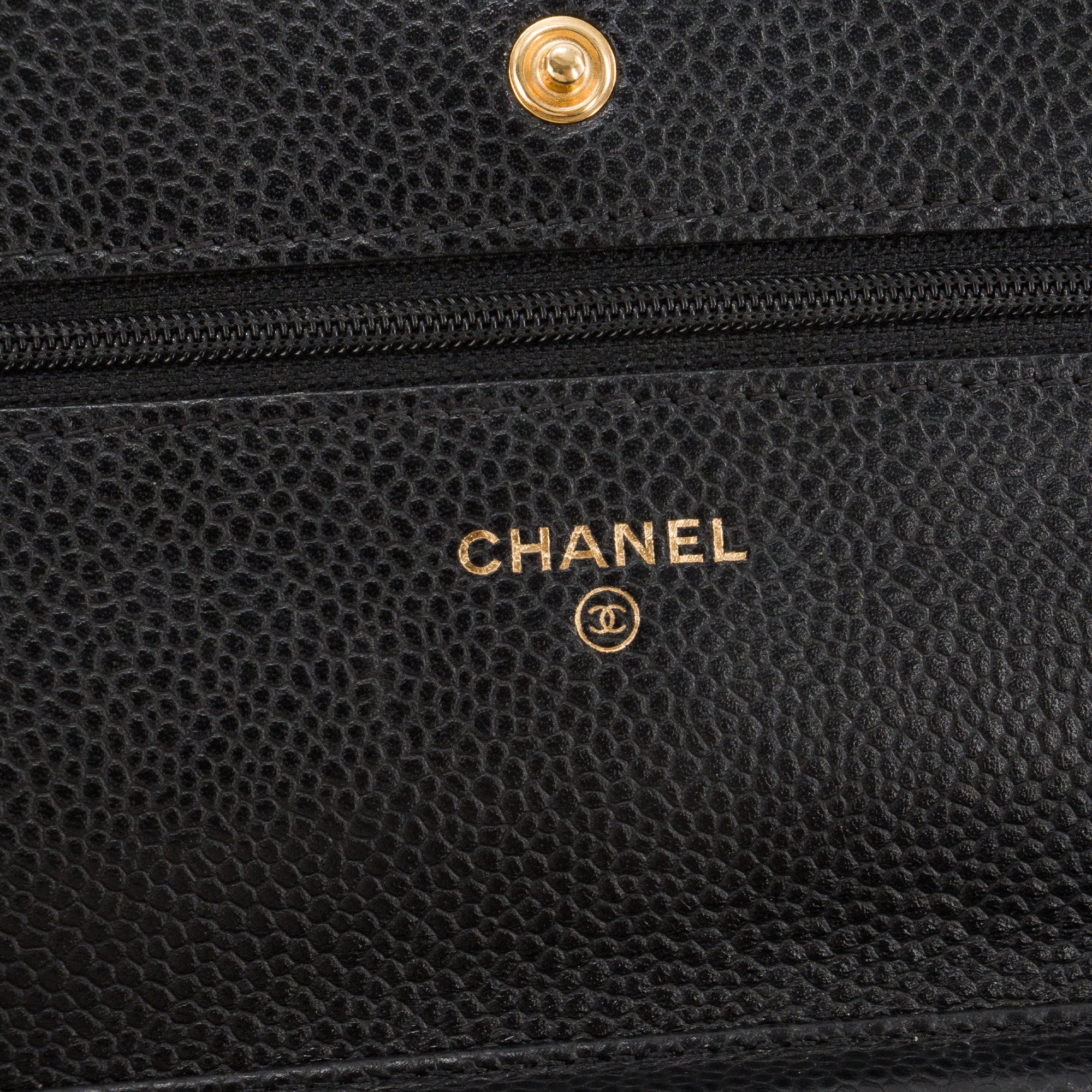 CHANEL - Sac à bandoulière Wallet On Chain Classique/Timeless Chanel en cuir caviar noir