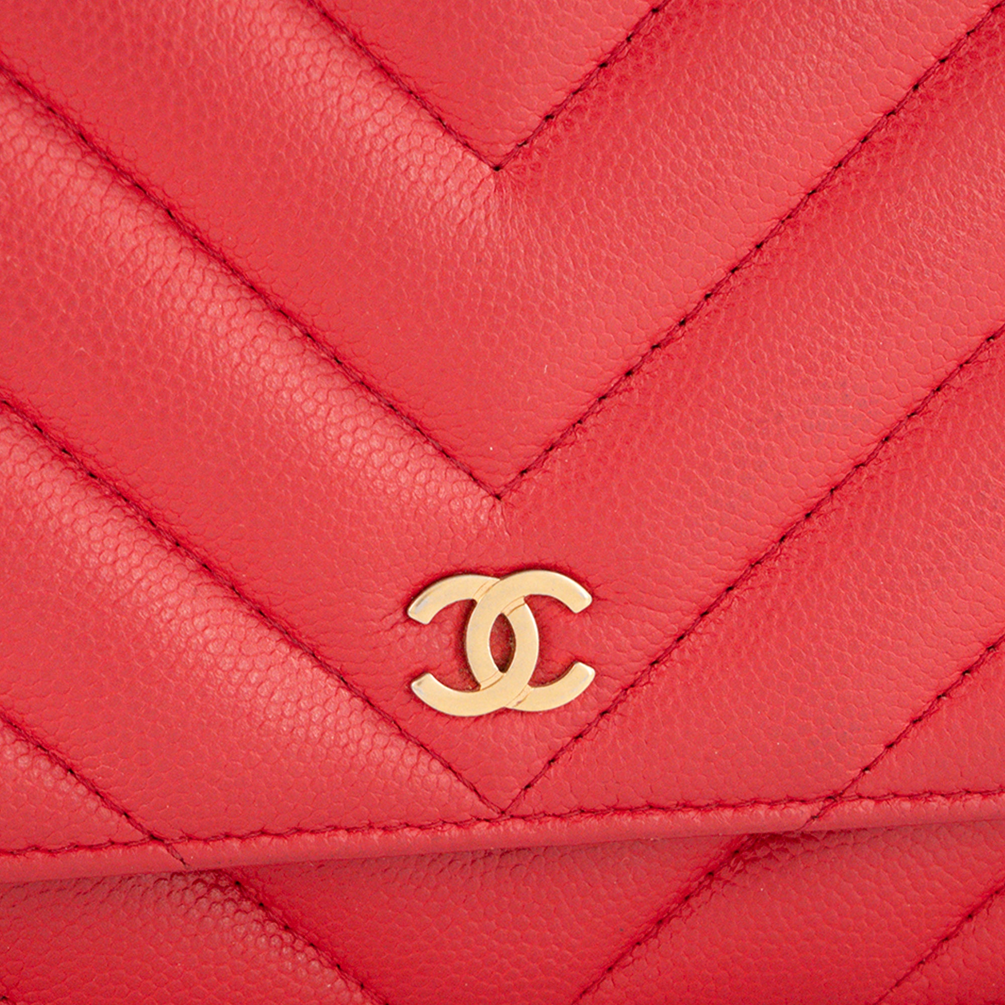 CHANEL - Sac à bandoulière Wallet On Chain Classique/Timeless Chanel en cuir caviar rouge édition limitée