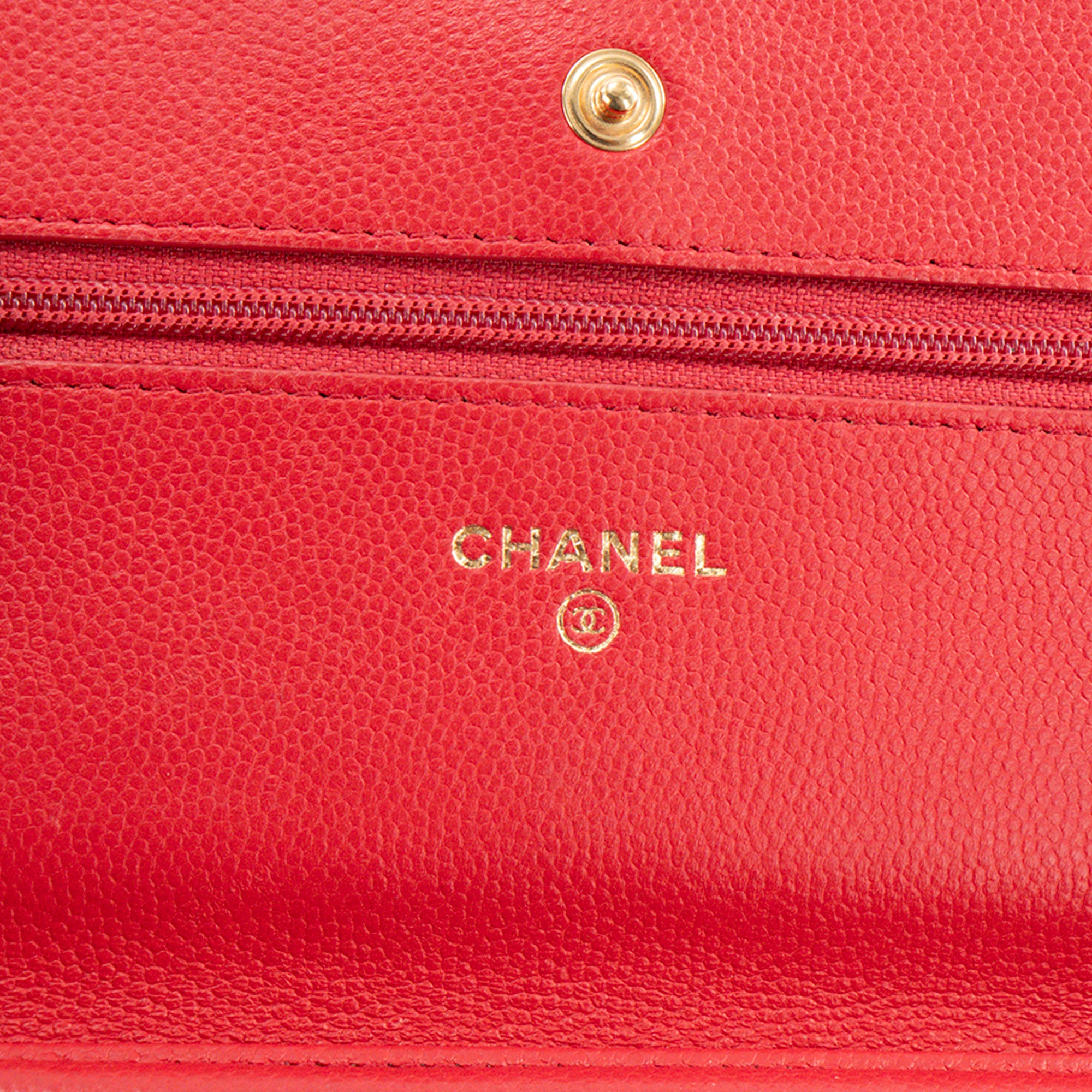 CHANEL - Sac à bandoulière Wallet On Chain Classique/Timeless Chanel en cuir caviar rouge édition limitée
