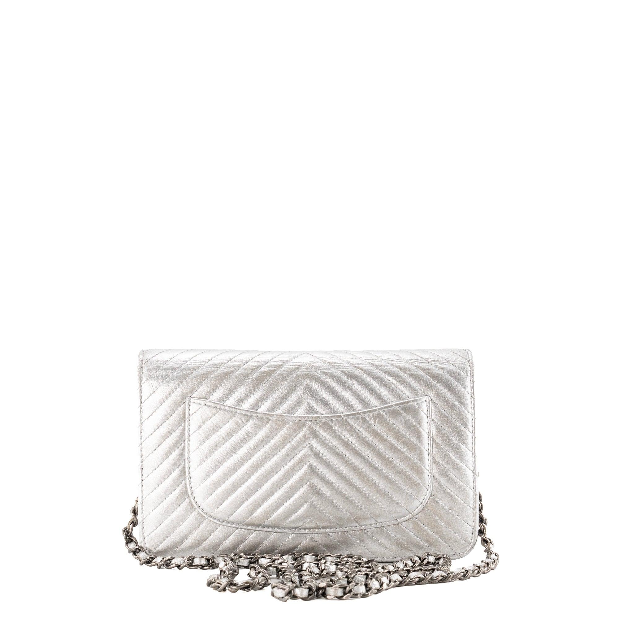 CHANEL - Sac à bandoulière Wallet On Chain Classique/Timeless Chanel en cuir froissé chevron argenté