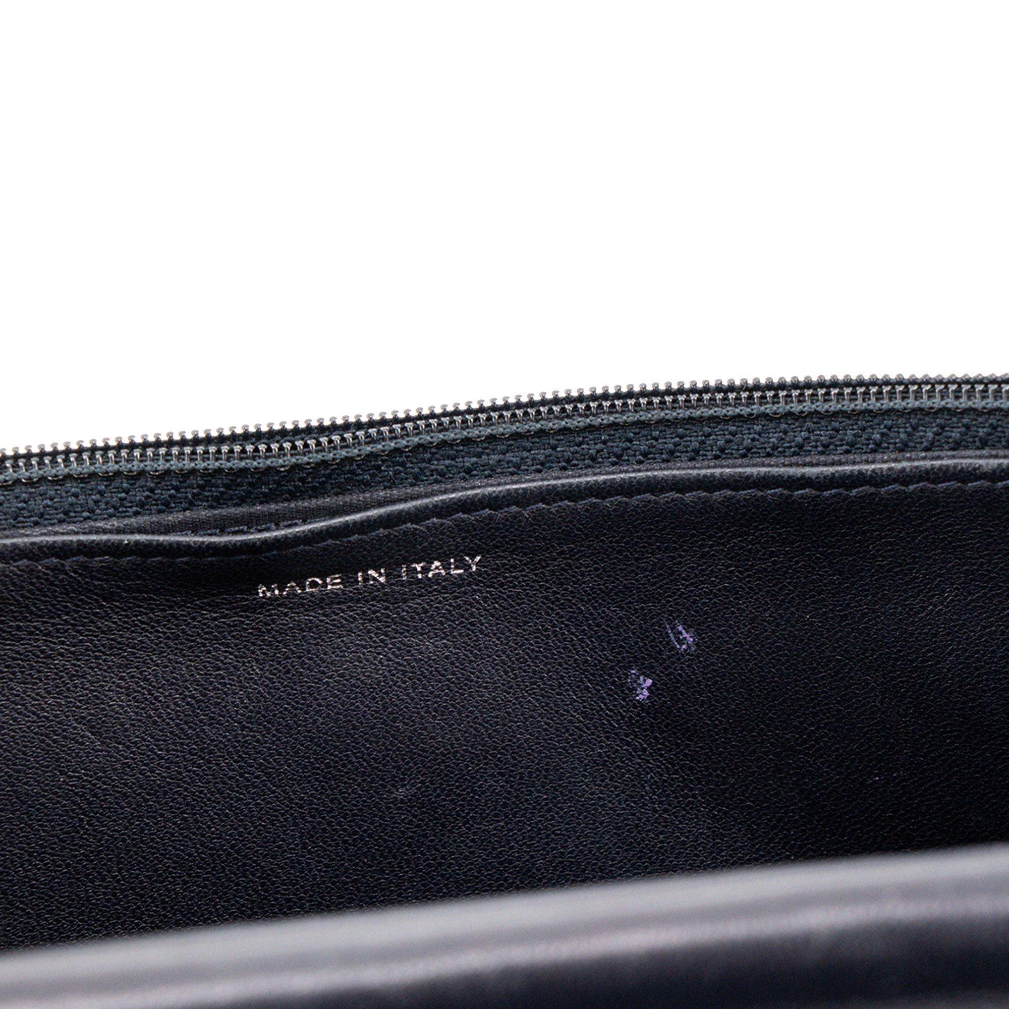CHANEL - Sac à bandoulière Wallet On Chain Classique/Timeless Chanel en cuir lisse bleu nuit