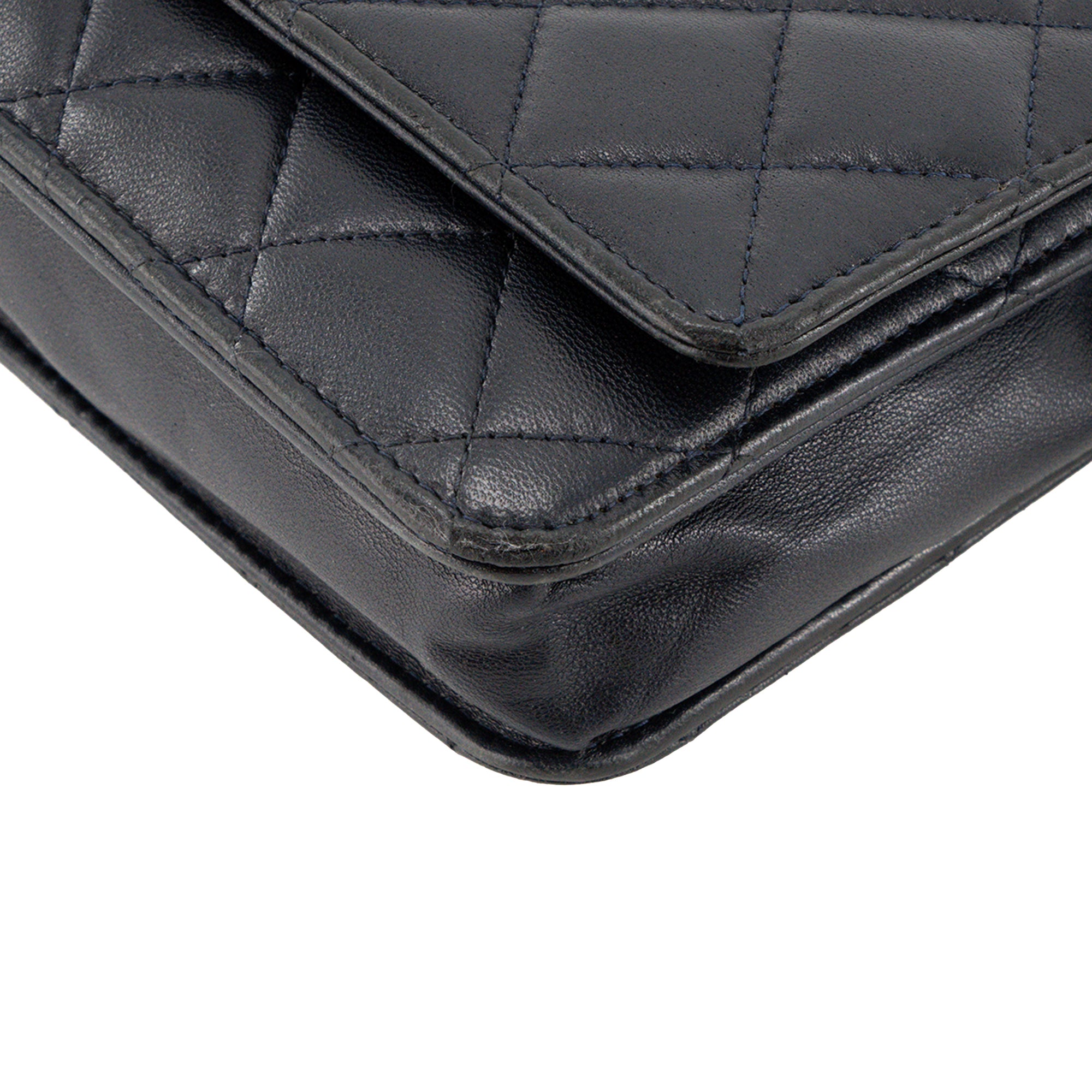 CHANEL - Sac à bandoulière Wallet On Chain Classique/Timeless Chanel en cuir lisse bleu nuit