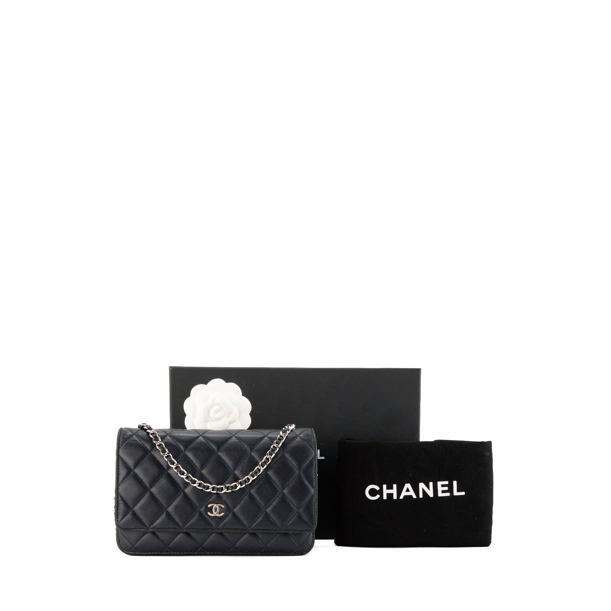 CHANEL - Sac à bandoulière Wallet On Chain Classique/Timeless Chanel en cuir lisse bleu nuit