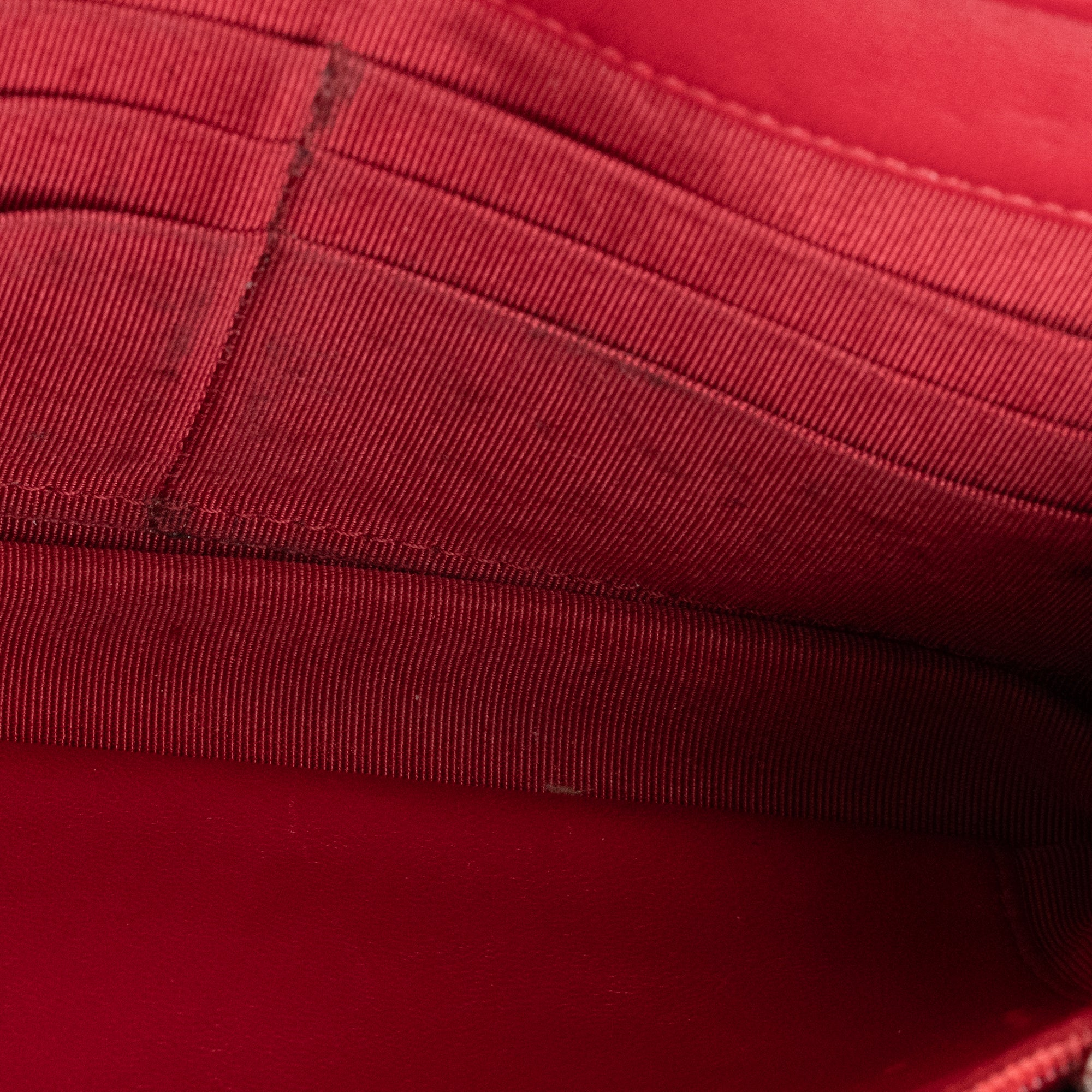 CHANEL - Sac à bandoulière Wallet on Chain Classique/Timeless Chanel en cuir lisse framboise