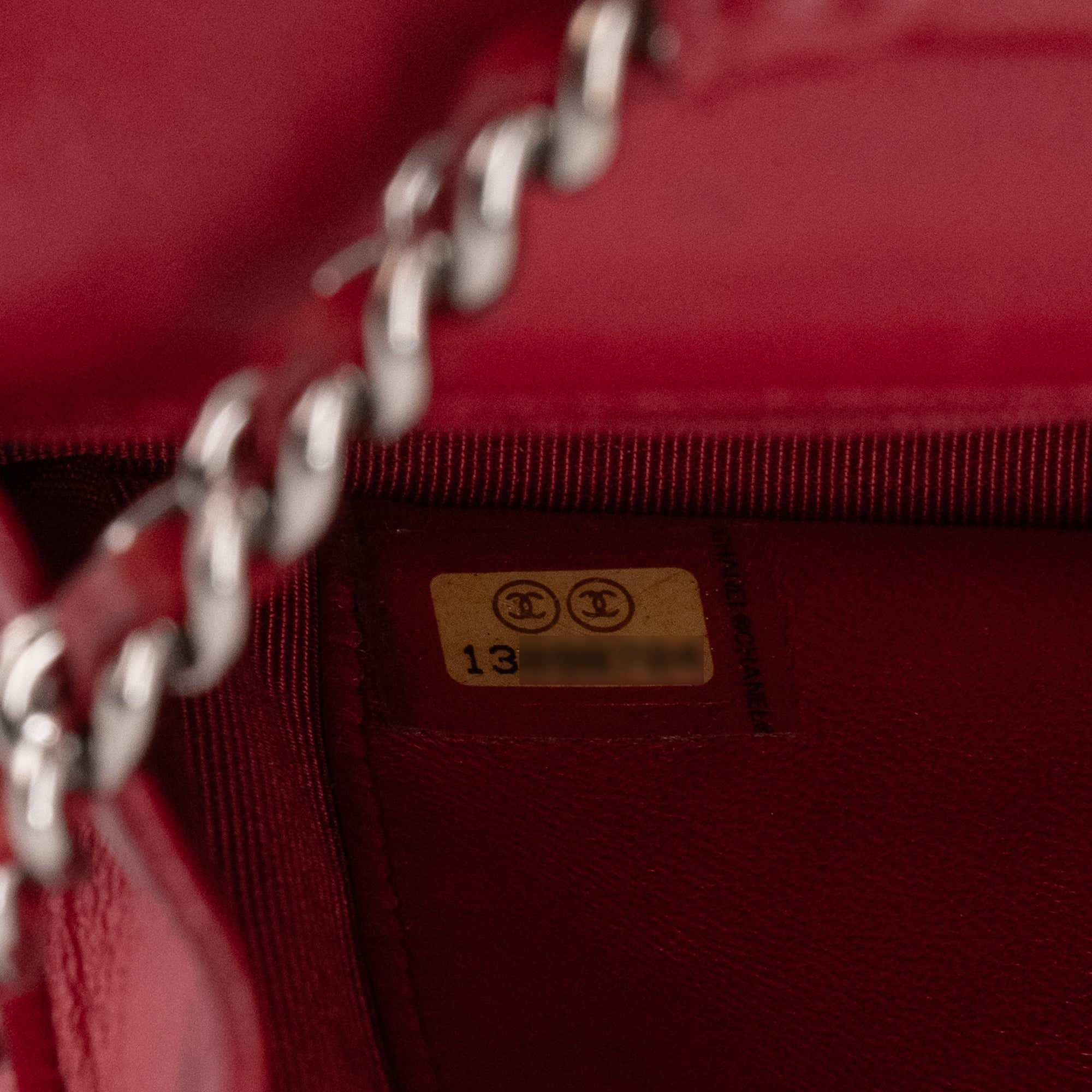 CHANEL - Sac à bandoulière Wallet on Chain Classique/Timeless Chanel en cuir lisse framboise