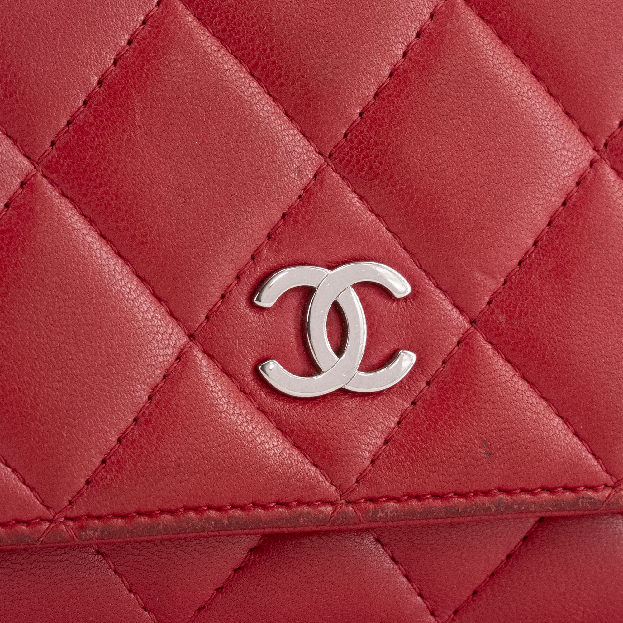 CHANEL - Sac à bandoulière Wallet on Chain Classique/Timeless Chanel en cuir lisse framboise