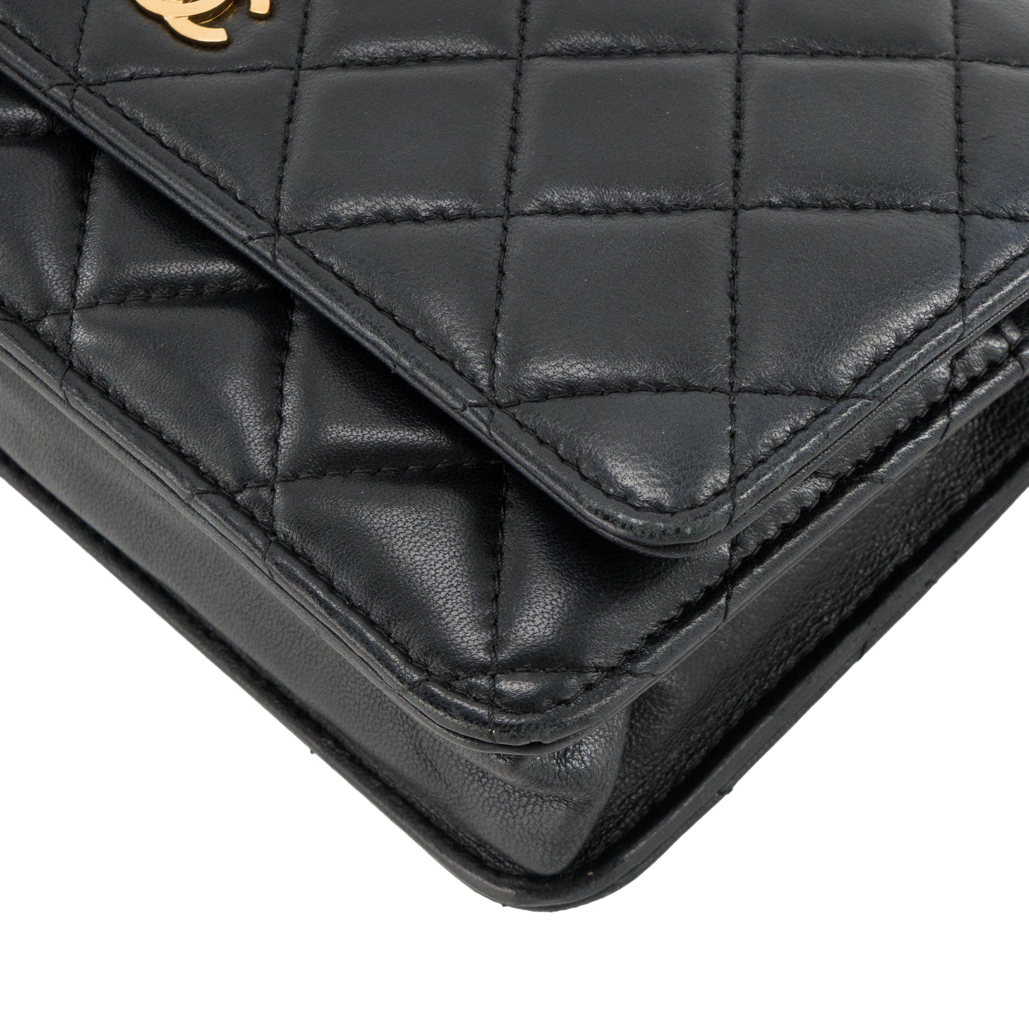 CHANEL - Sac à bandoulière Wallet On Chain Classique/Timeless Chanel en cuir lisse noir
