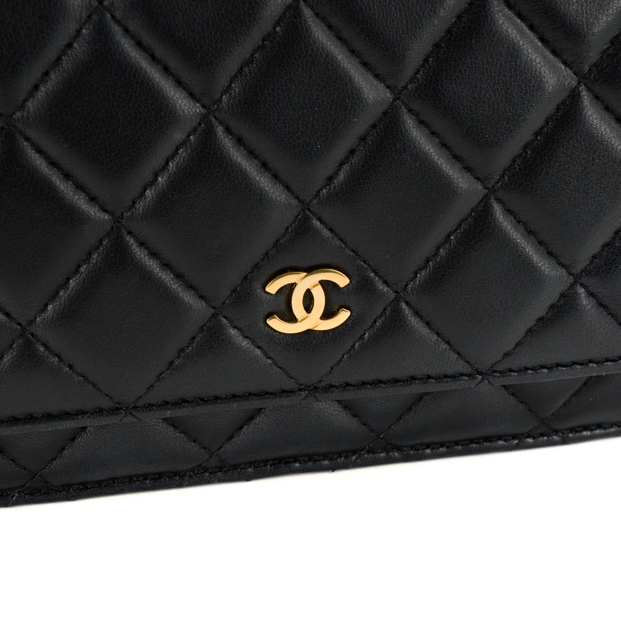 CHANEL - Sac à bandoulière Wallet On Chain Classique/Timeless Chanel en cuir lisse noir