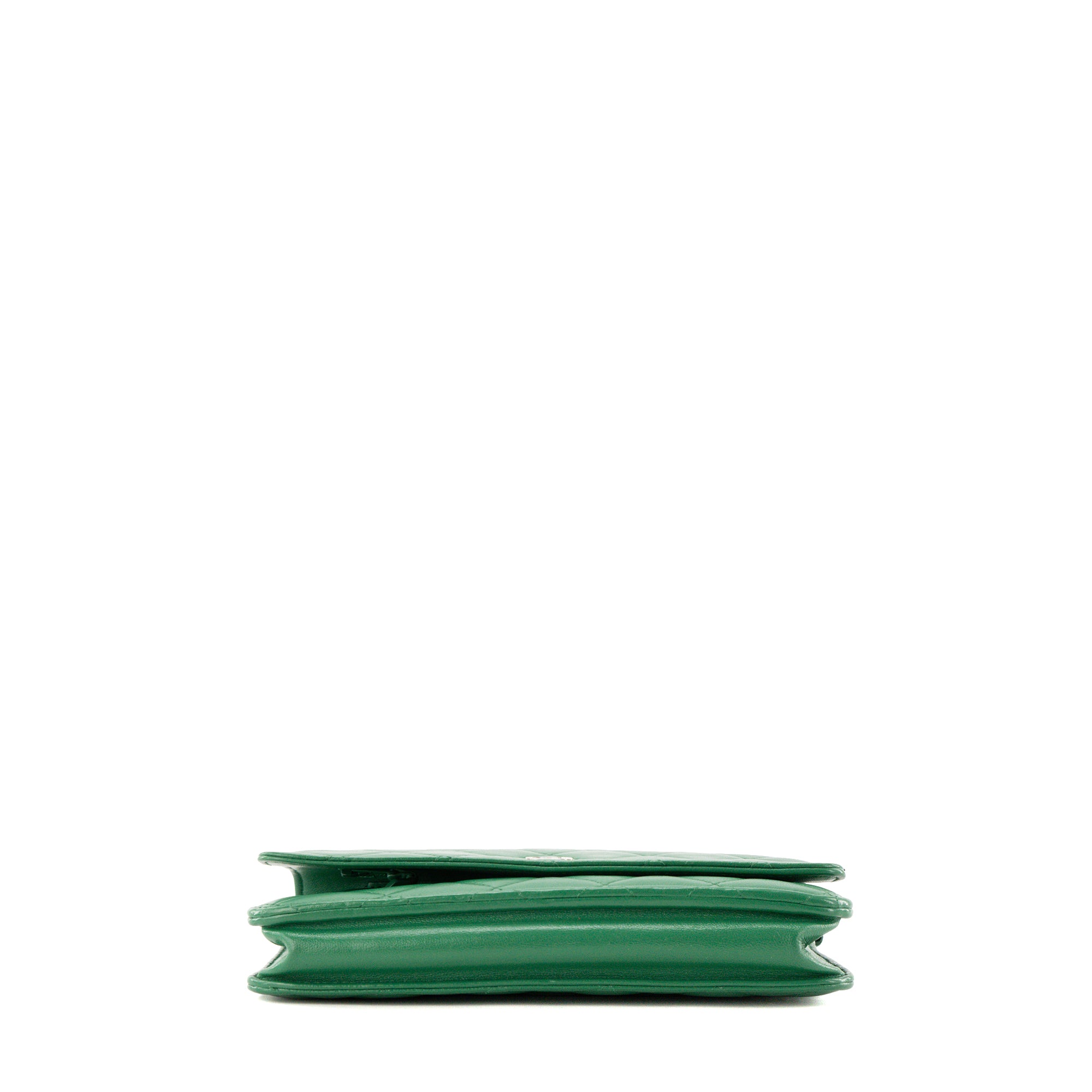 CHANEL - Sac à bandoulière Wallet On Chain Classique/Timeless Chanel en cuir lisse vert