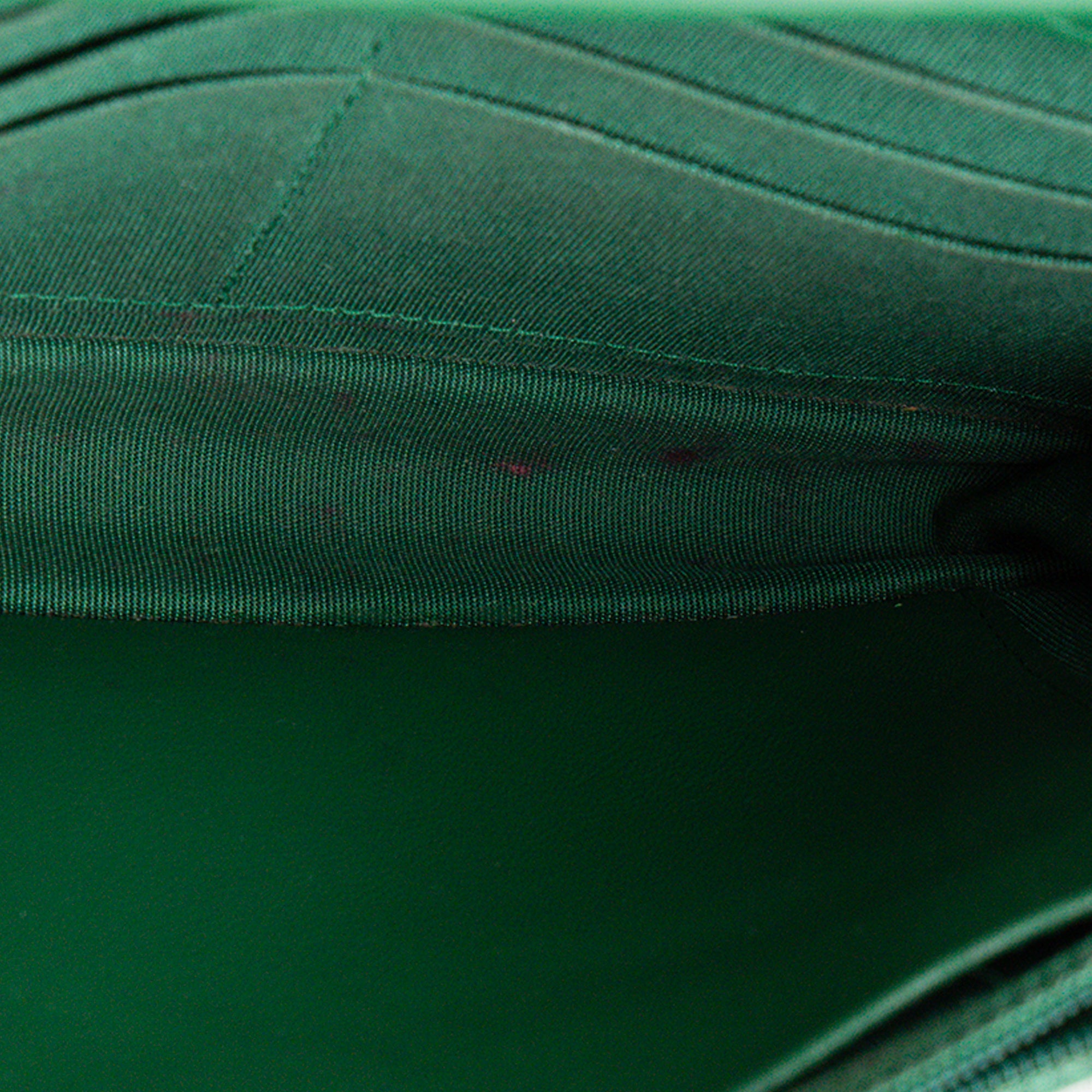 CHANEL - Sac à bandoulière Wallet On Chain Classique/Timeless Chanel en cuir lisse vert