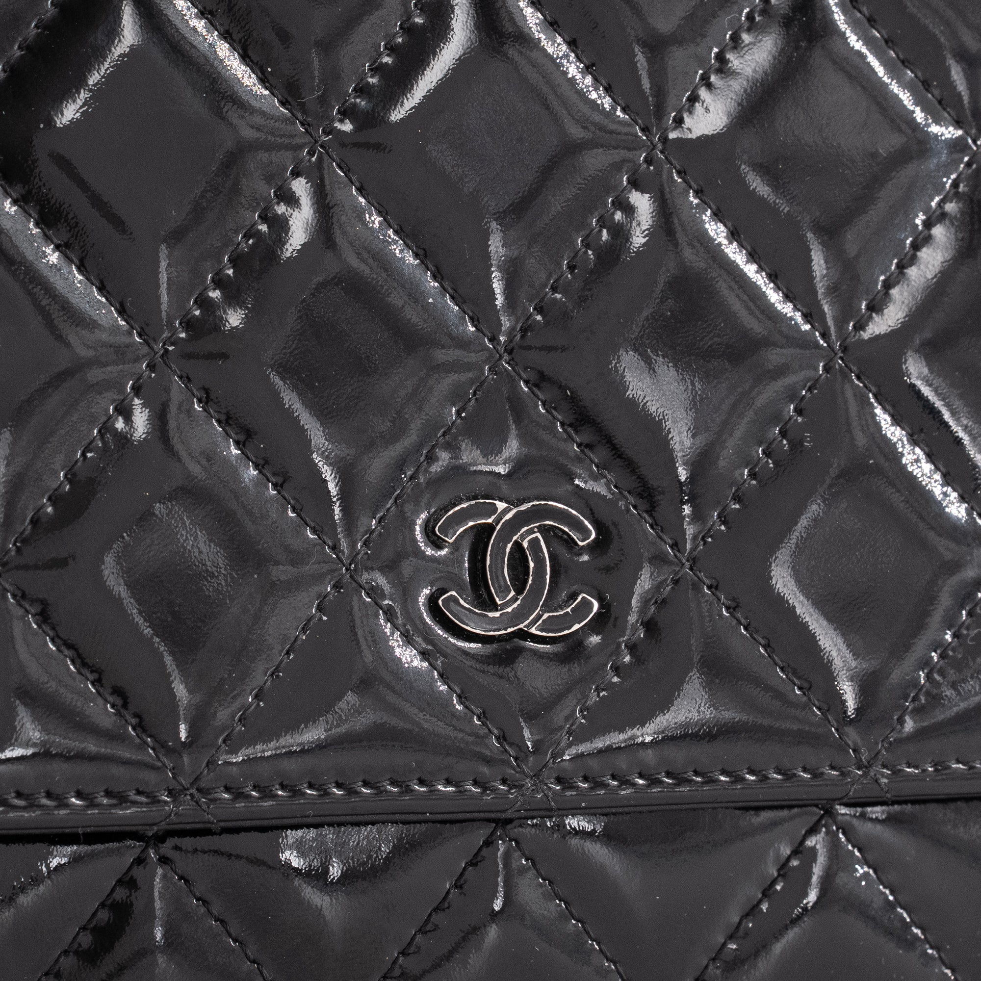 CHANEL - Sac à bandoulière Wallet On Chain Classique/Timeless Chanel en cuir noir édition limitée so black