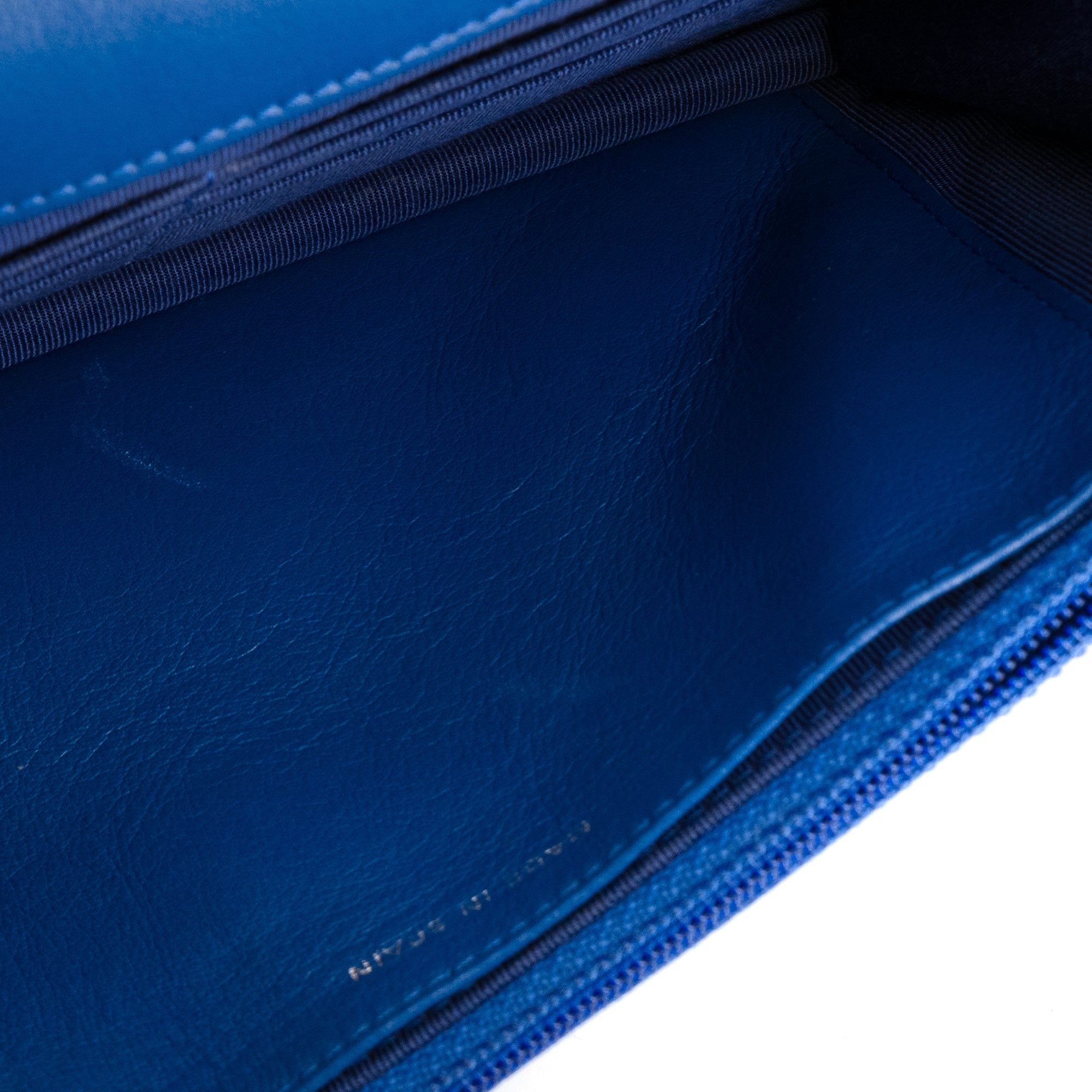 CHANEL - Sac à bandoulière Wallet on Chain Classique/Timeless Chanel en cuir verni bleu