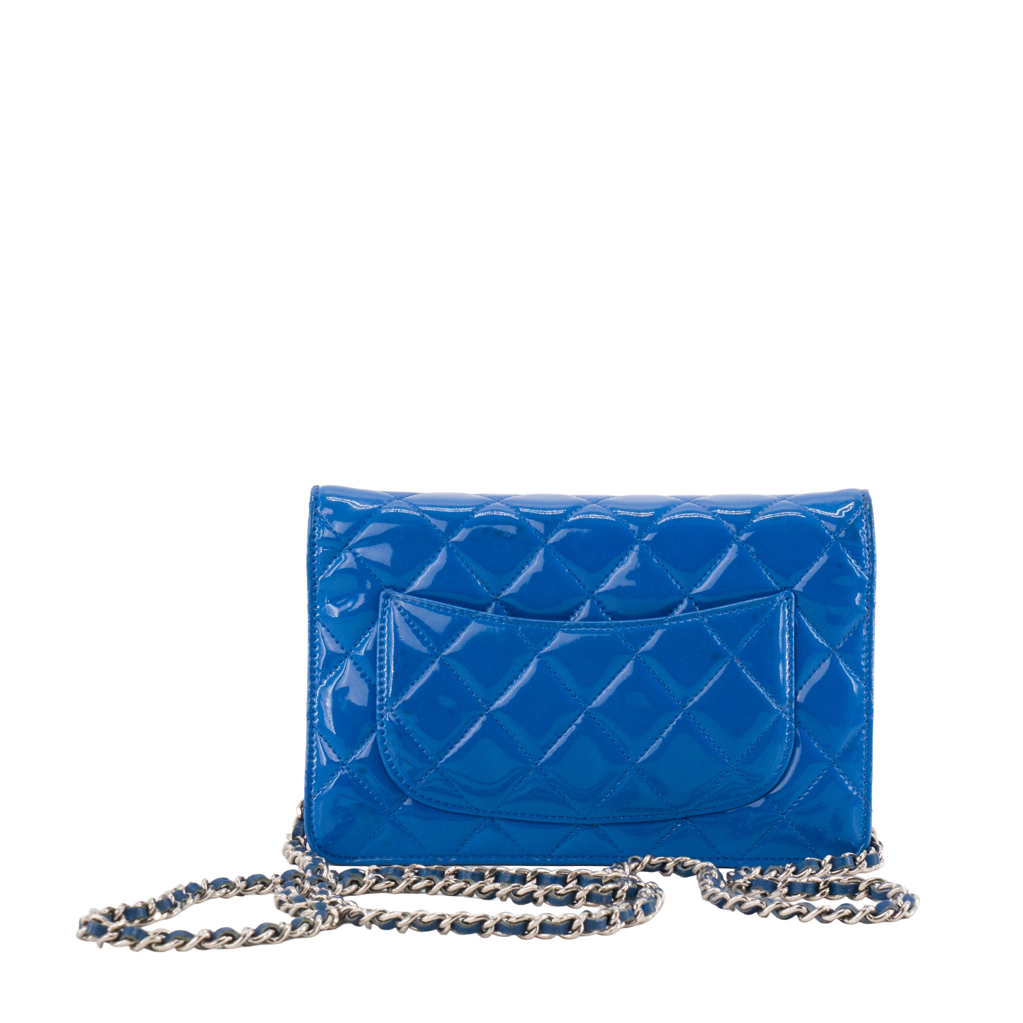 CHANEL - Sac à bandoulière Wallet On Chain Classique/Timeless Chanel en cuir verni bleu