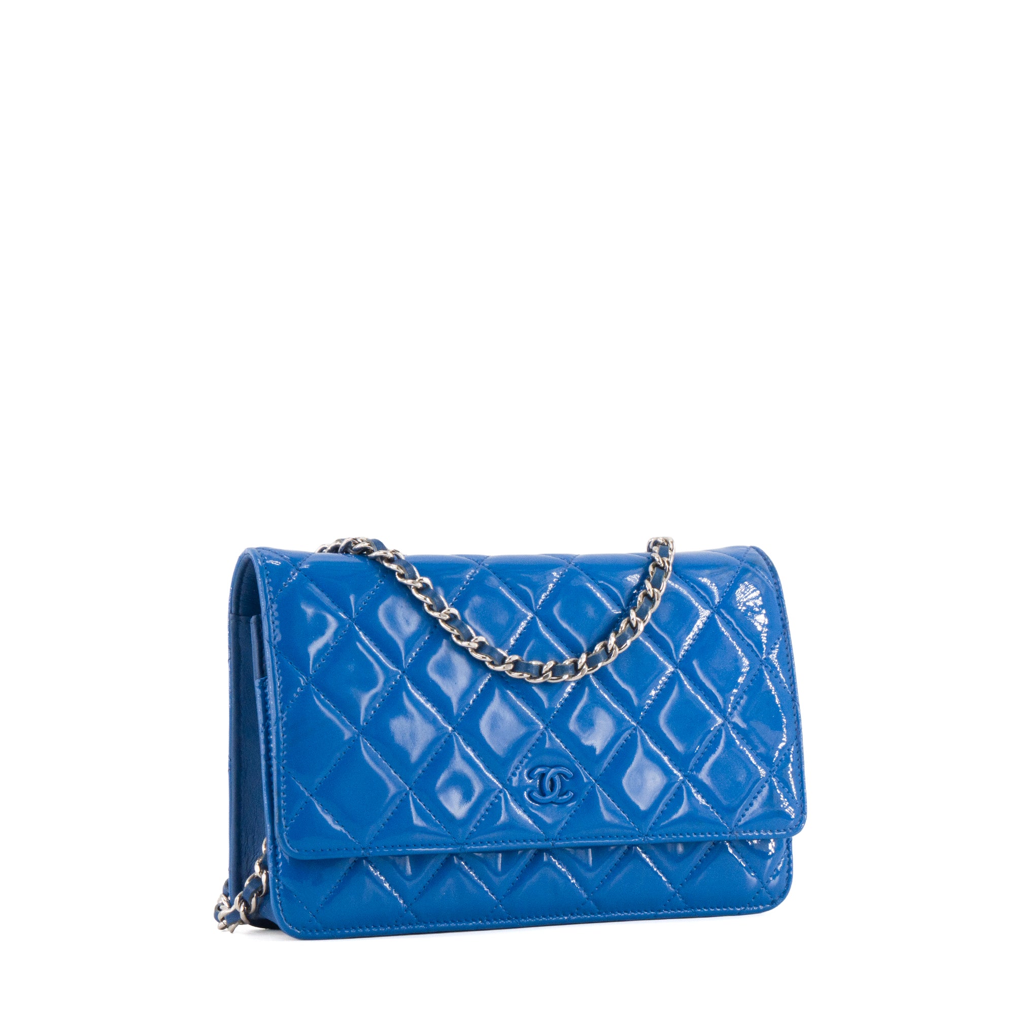 CHANEL - Sac à bandoulière Wallet On Chain Classique/Timeless Chanel en cuir verni bleu